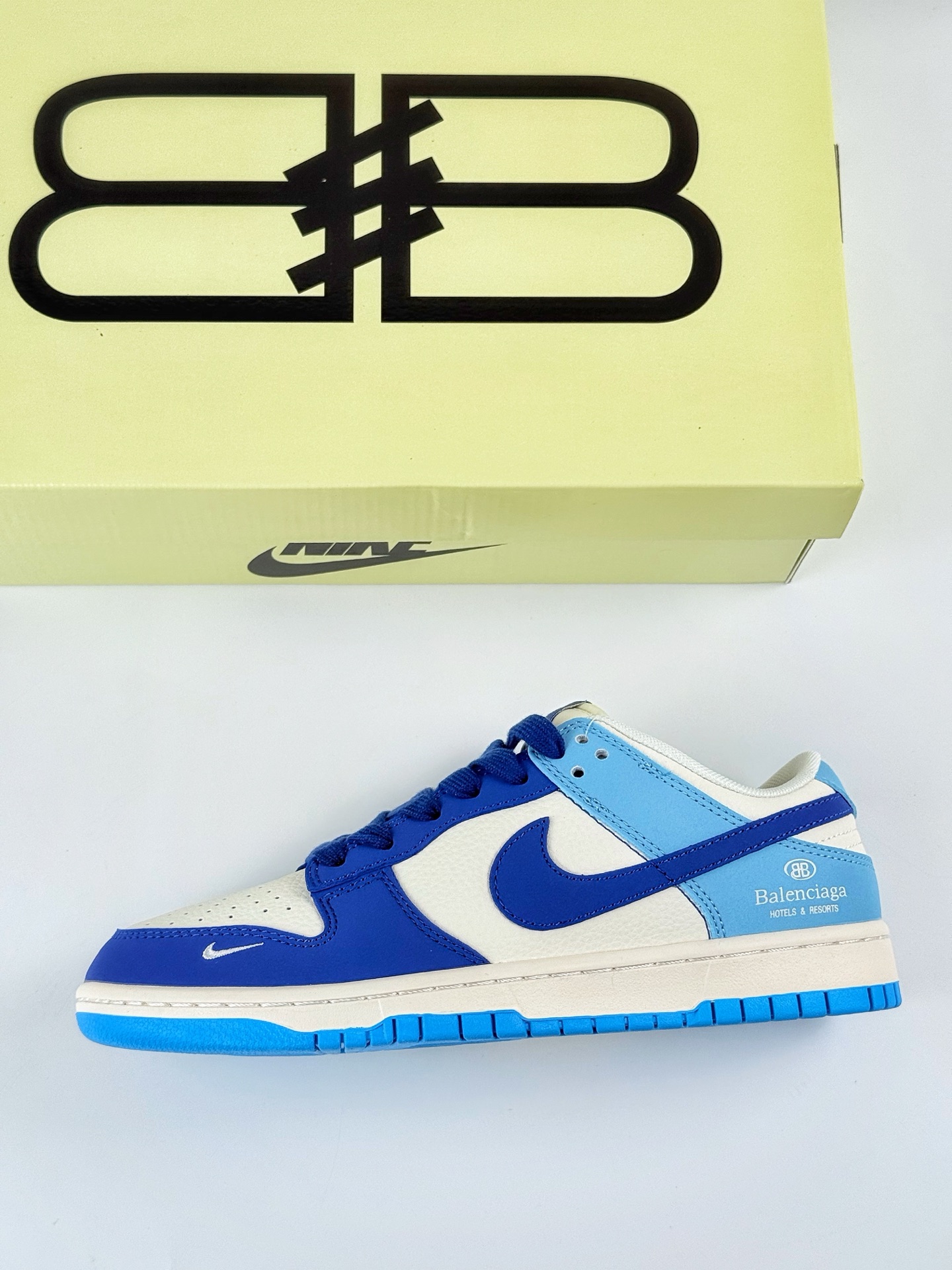 Nike SB Dunk Low x Balenciaga 蓝白小勾 ZH2598-275