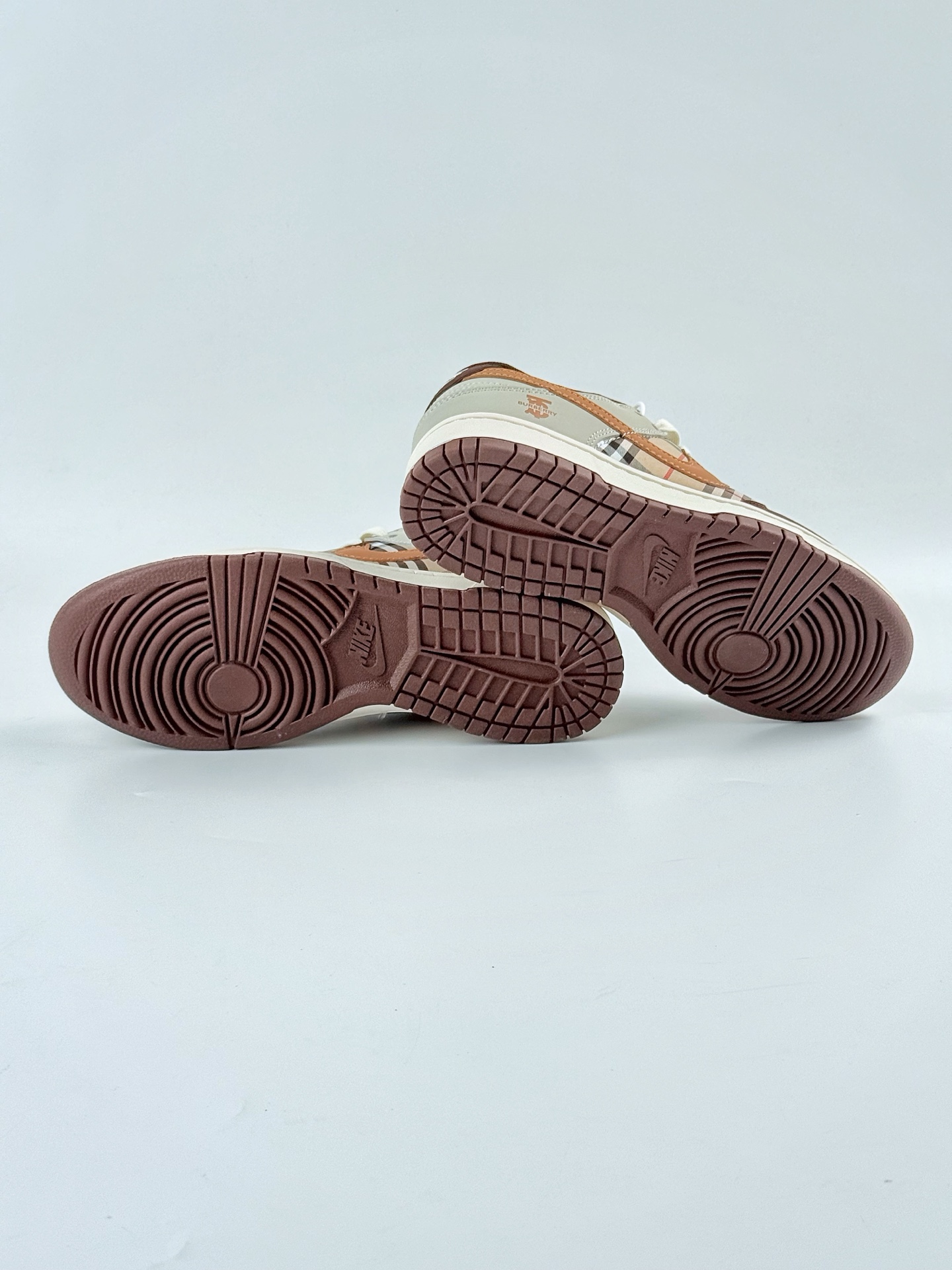 Nike SB Dunk Low x BURBERRY 棕灰小勾 XD1588-217