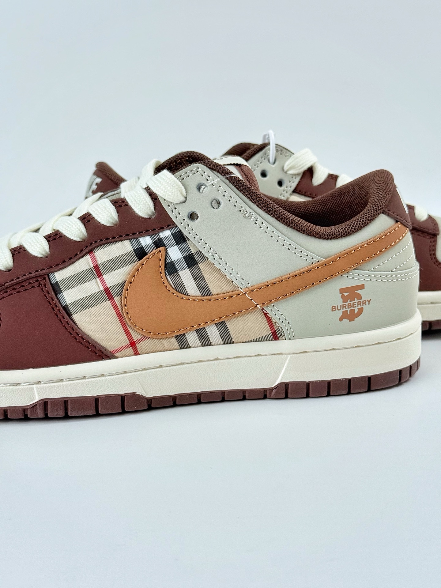 Nike SB Dunk Low x BURBERRY 棕灰小勾 XD1588-217
