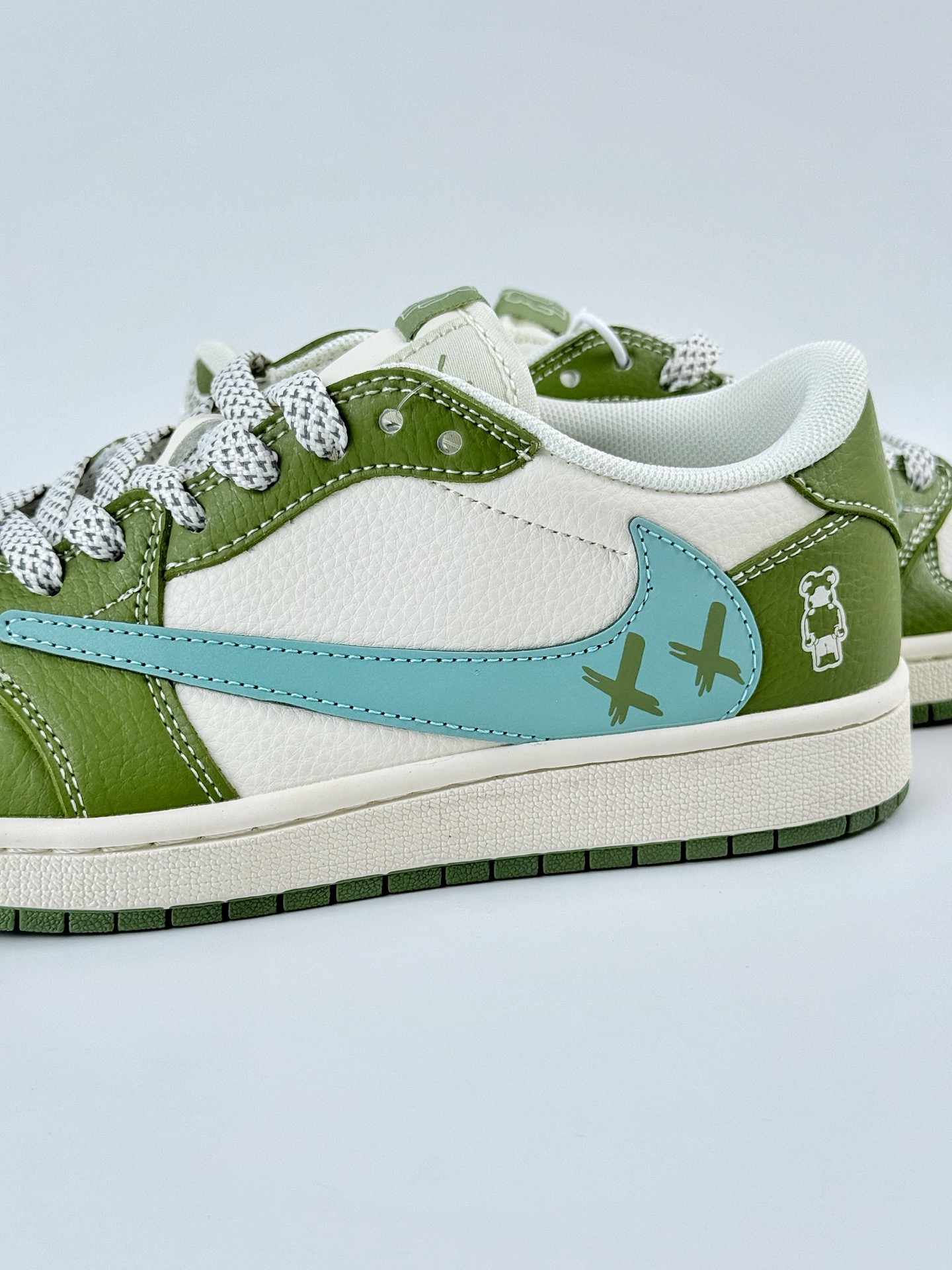 Travis Scott x Nike Air Jordan 1 Low Air Jordan 1 Low 反转绿白满天星倒钩 HS8068-003