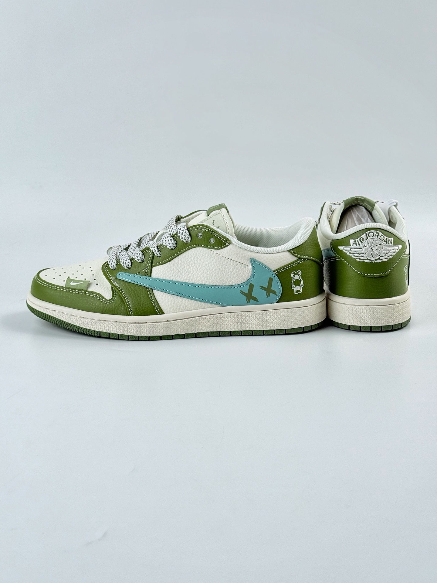 Travis Scott x Nike Air Jordan 1 Low Air Jordan 1 Low 反转绿白满天星倒钩 HS8068-003
