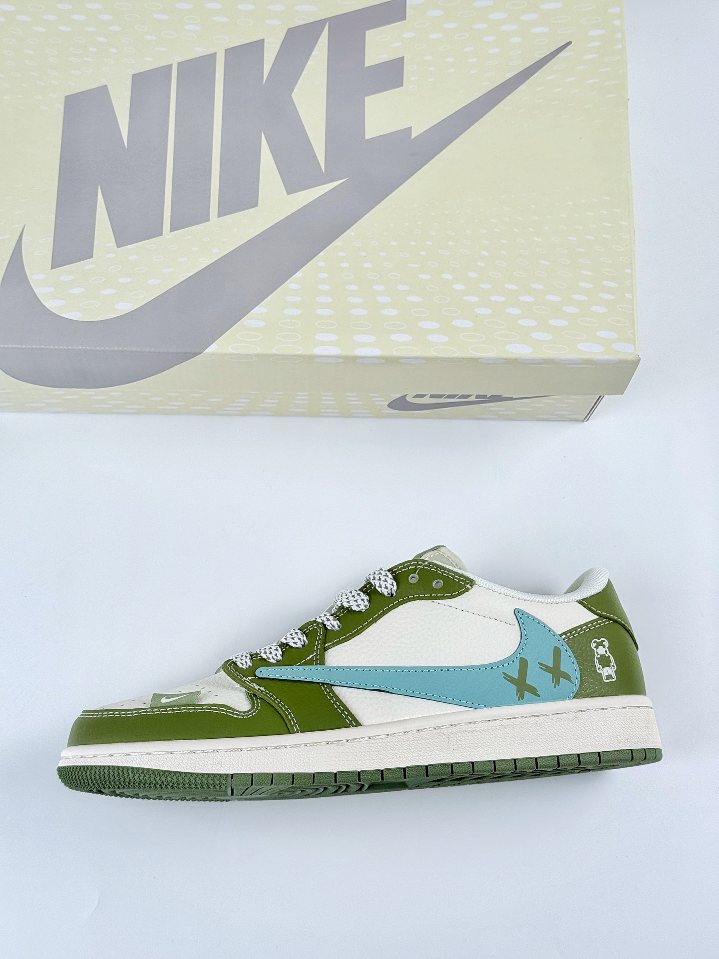Travis Scott x Nike Air Jordan 1 Low Air Jordan 1 Low 反转绿白满天星倒钩 HS8068-003