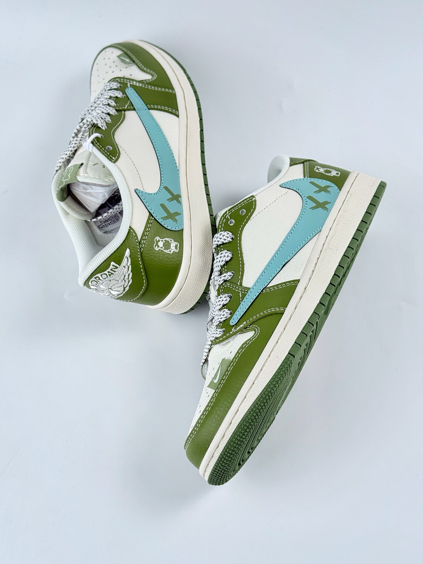 Travis Scott x Nike Air Jordan 1 Low Air Jordan 1 Low 反转绿白满天星倒钩 HS8068-003
