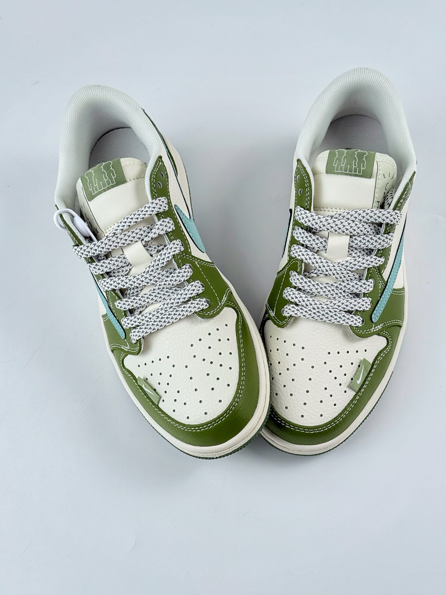 Travis Scott x Nike Air Jordan 1 Low Air Jordan 1 Low 反转绿白满天星倒钩 HS8068-003