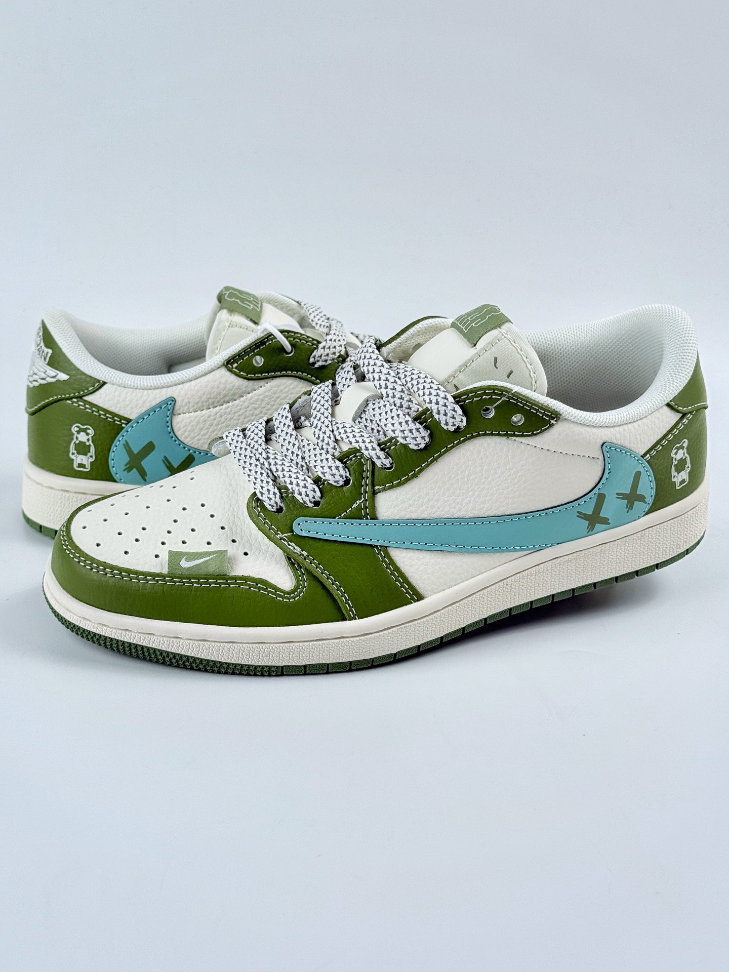 Travis Scott x Nike Air Jordan 1 Low Air Jordan 1 Low 反转绿白满天星倒钩 HS8068-003