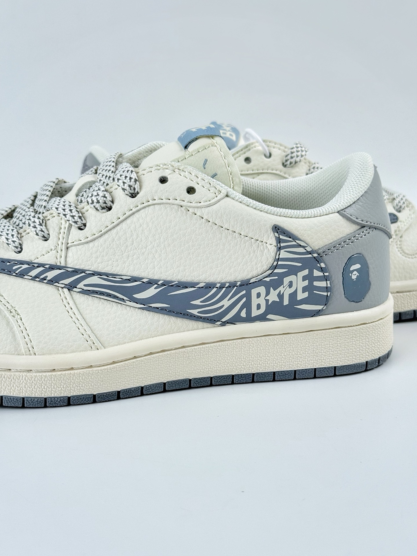 Travis Scott x Nike Air Jordan 1 Low x BAPE Air Jordan 1 Low 反转白灰小勾满天星倒钩 HS8068-002