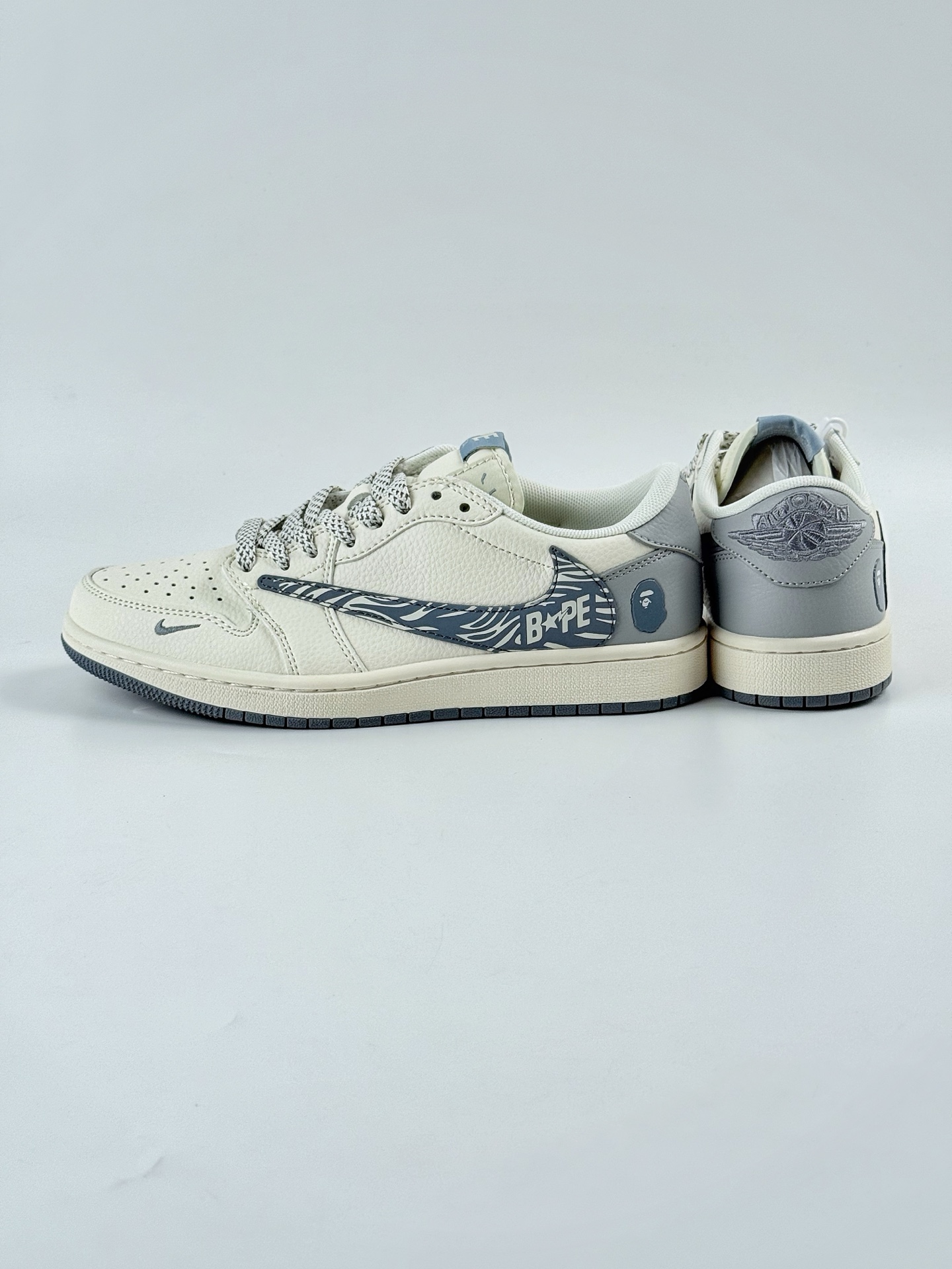 Travis Scott x Nike Air Jordan 1 Low x BAPE Air Jordan 1 Low 反转白灰小勾满天星倒钩 HS8068-002
