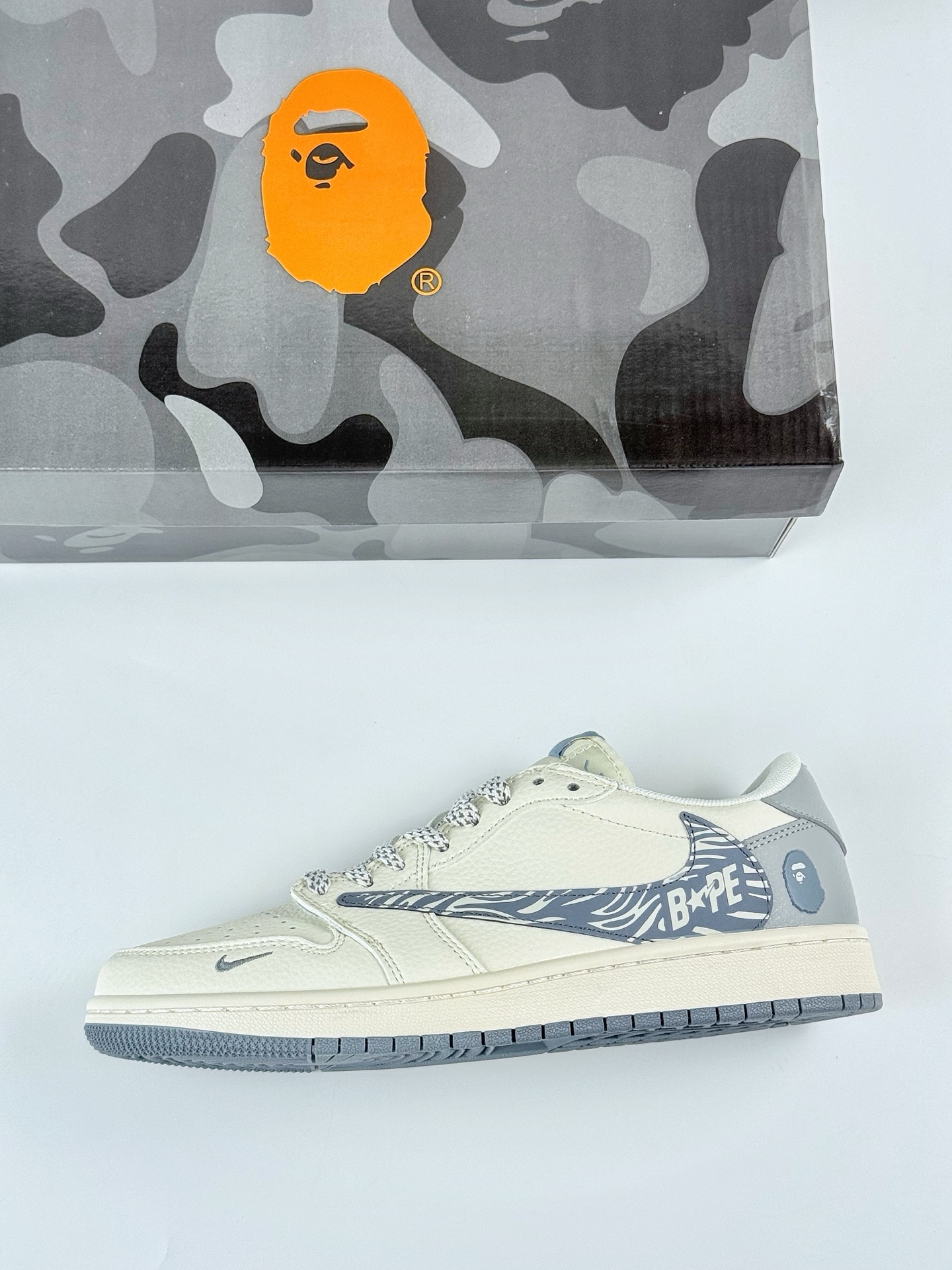 Travis Scott x Nike Air Jordan 1 Low x BAPE Air Jordan 1 Low 反转白灰小勾满天星倒钩 HS8068-002