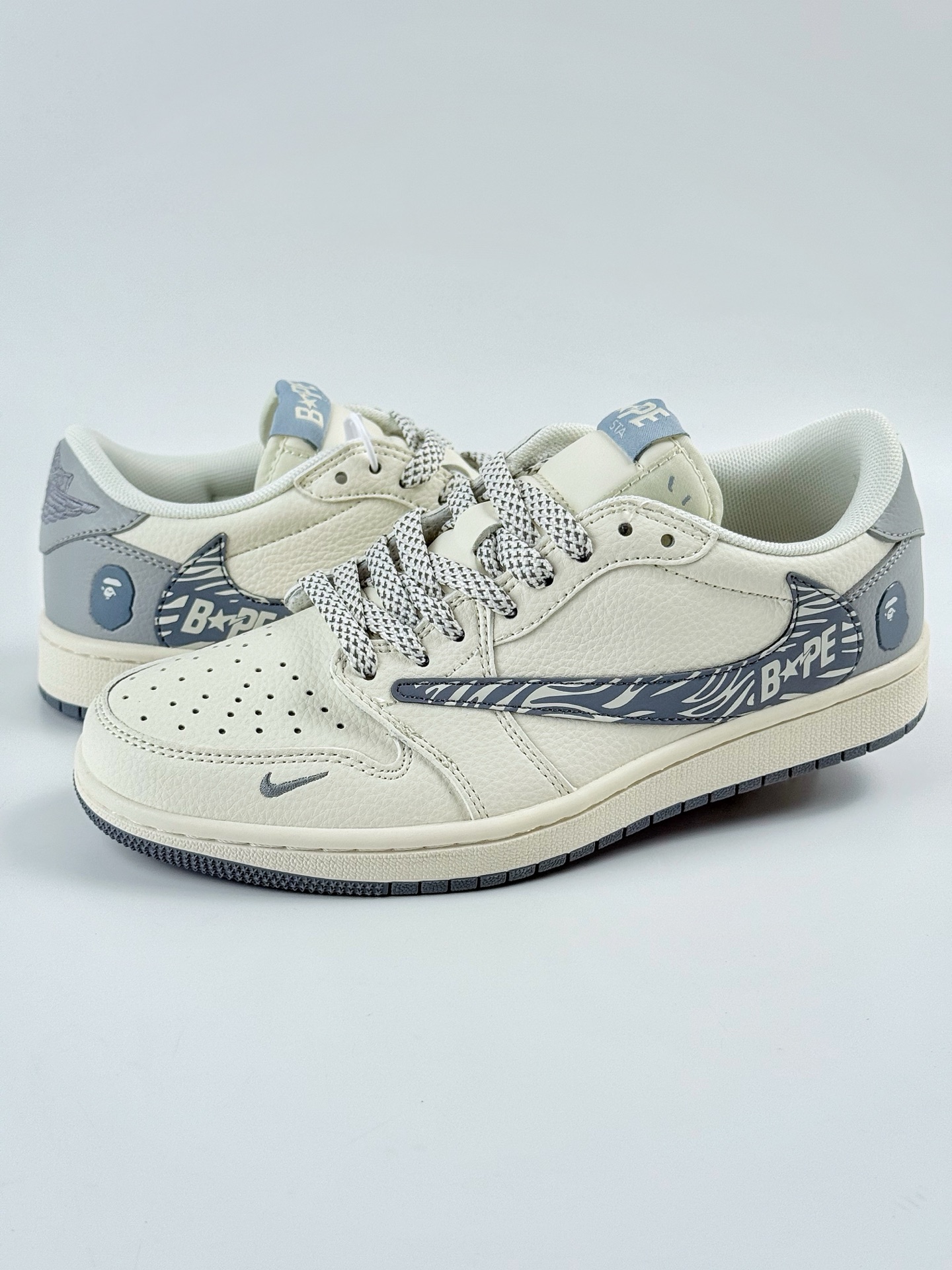 Travis Scott x Nike Air Jordan 1 Low x BAPE Air Jordan 1 Low 反转白灰小勾满天星倒钩 HS8068-002