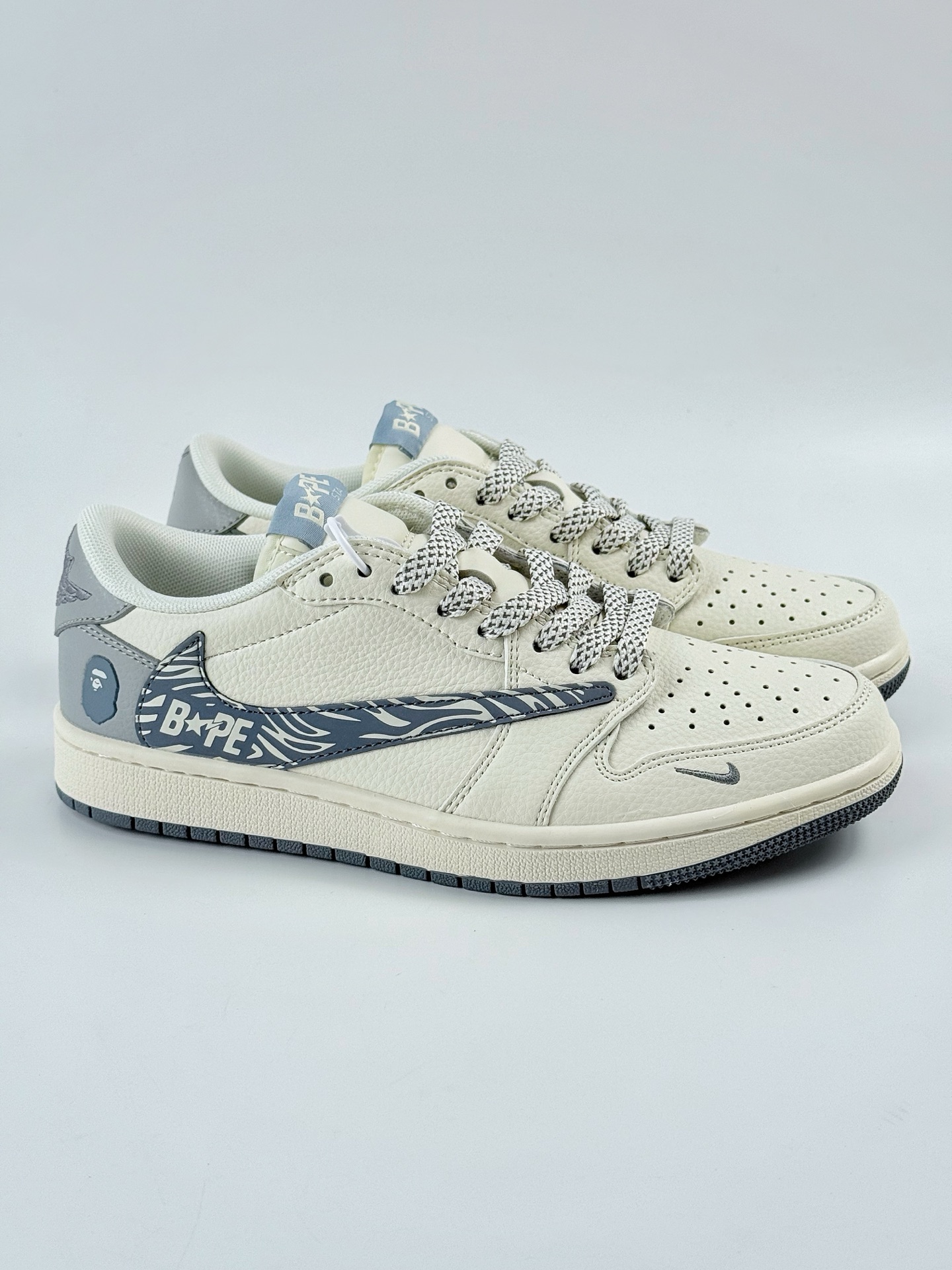 Travis Scott x Nike Air Jordan 1 Low x BAPE Air Jordan 1 Low 反转白灰小勾满天星倒钩 HS8068-002