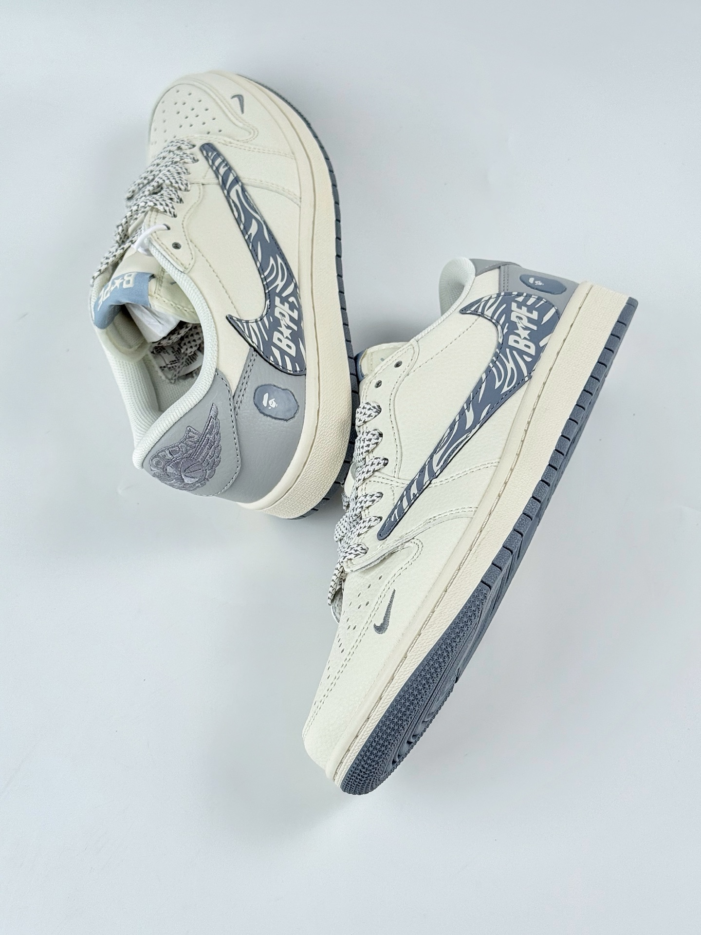 Travis Scott x Nike Air Jordan 1 Low x BAPE Air Jordan 1 Low 反转白灰小勾满天星倒钩 HS8068-002
