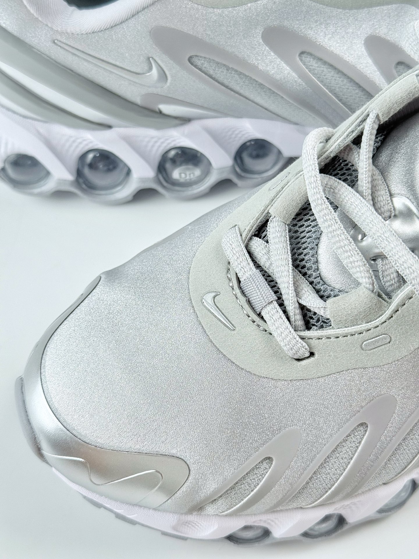 Nike Air Max DN8 复古减震气垫跑鞋 HF5509-002