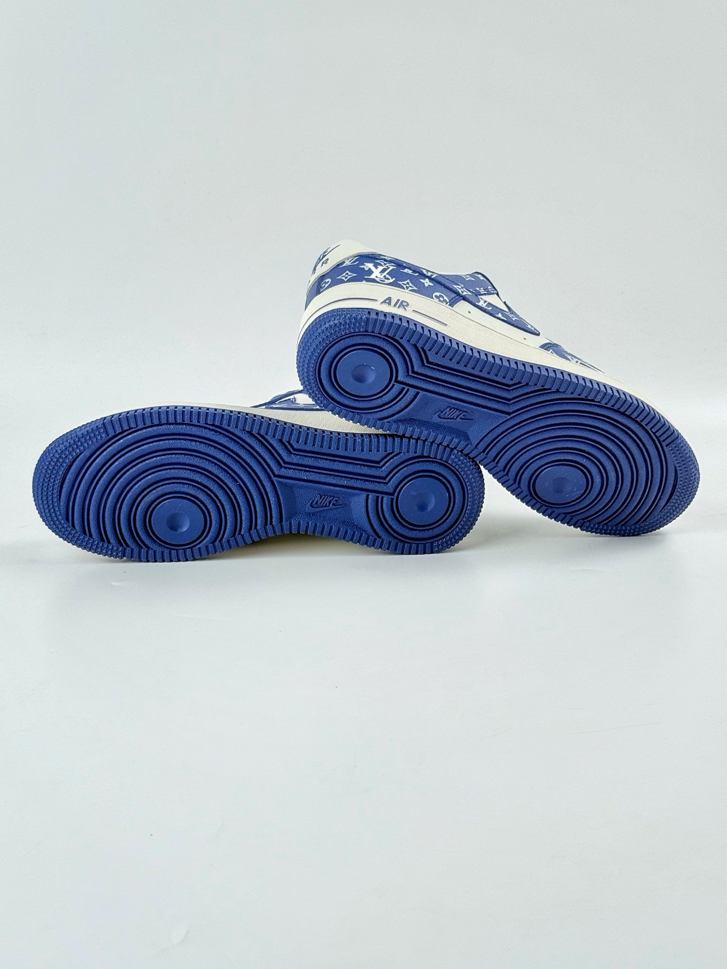 Nike Air Force 1 Low 07 x Louis Vuitton 蓝白小勾 LW9279-008