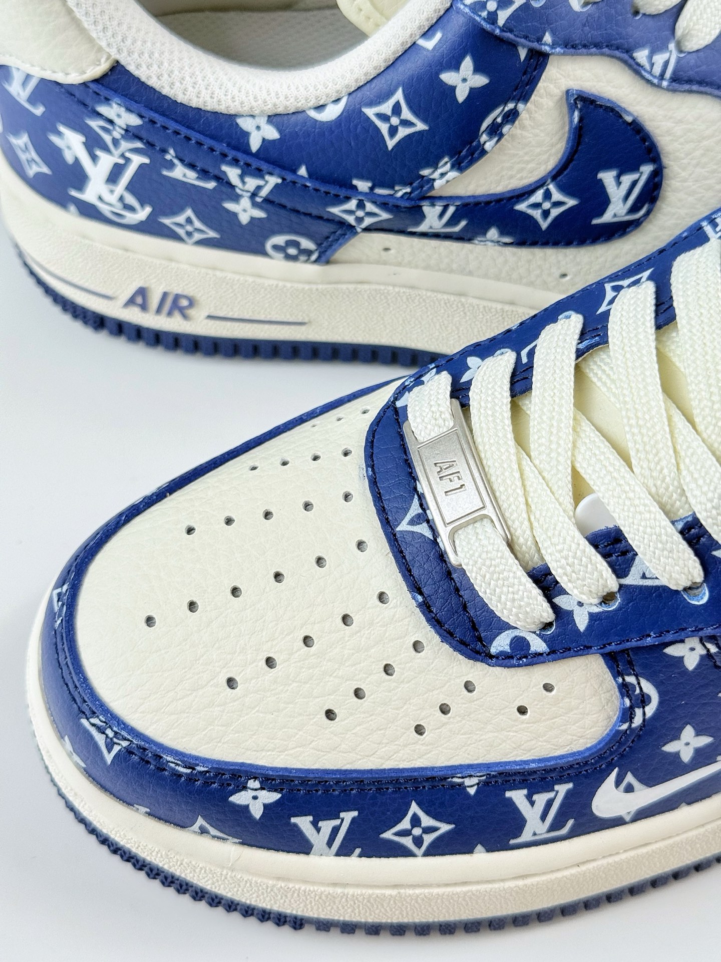 Nike Air Force 1 Low 07 x Louis Vuitton 蓝白小勾 LW9279-008