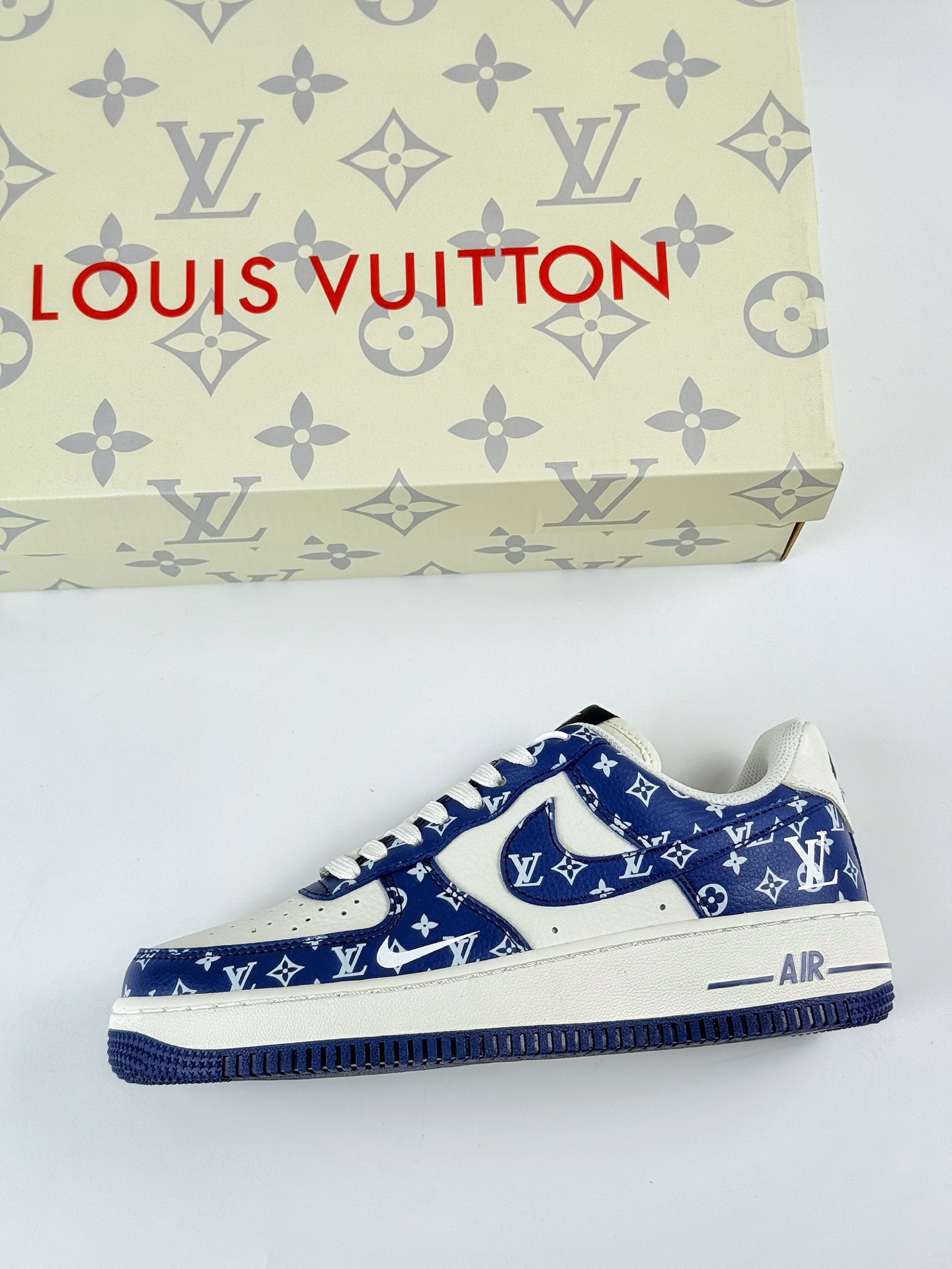 Nike Air Force 1 Low 07 x Louis Vuitton 蓝白小勾 LW9279-008
