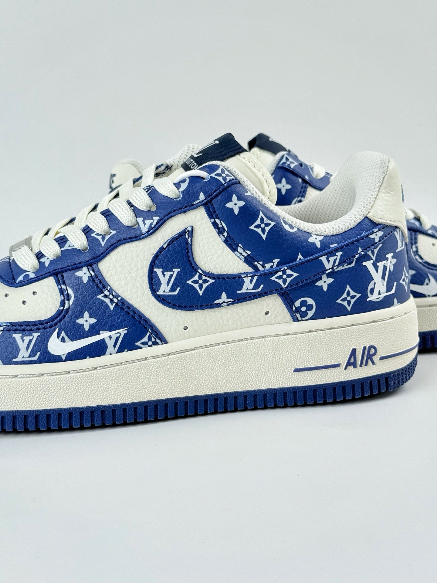 Nike Air Force 1 Low 07 x Louis Vuitton 蓝白小勾 LW9279-008