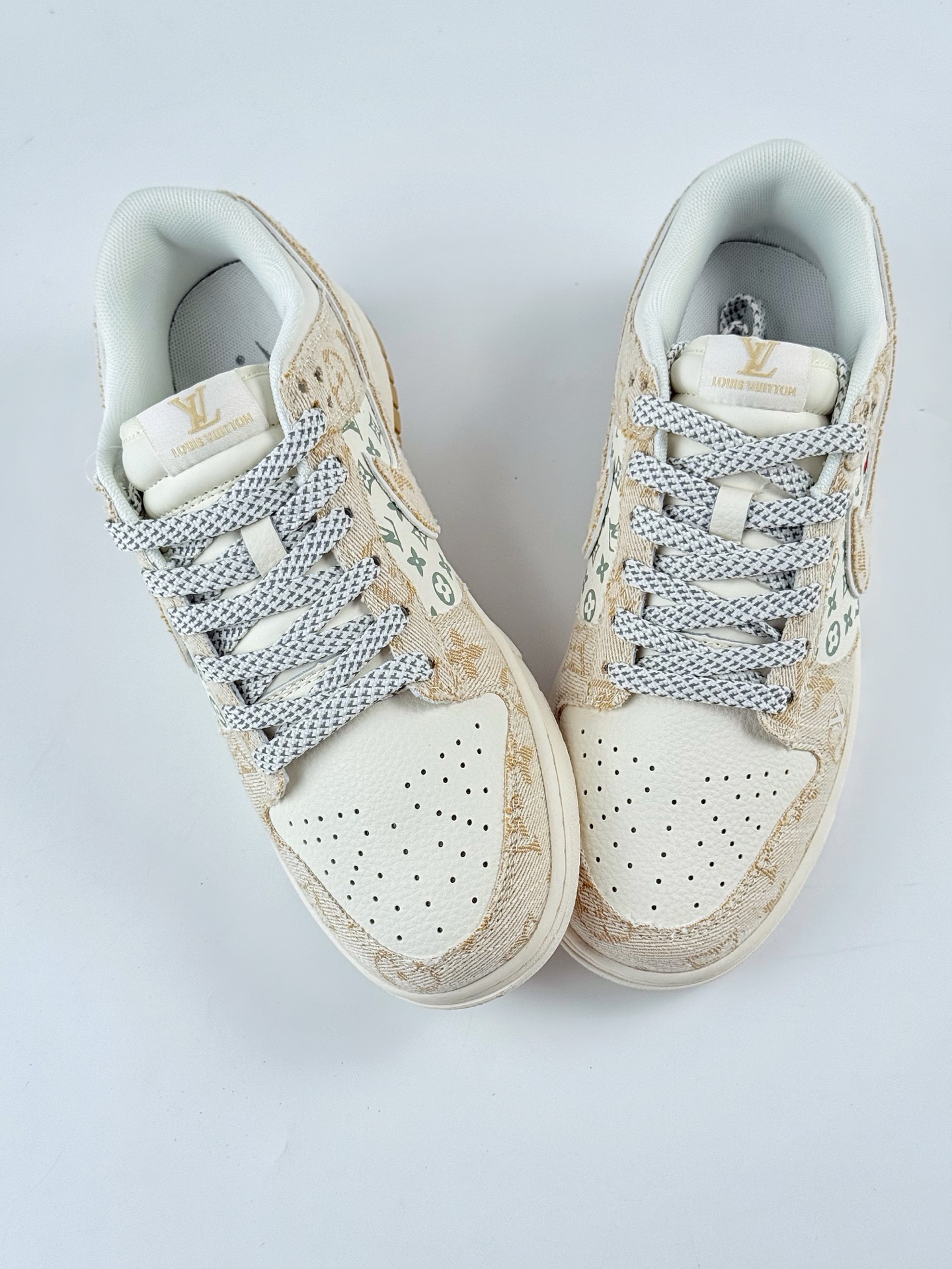 Nike SB Dunk Low x Louis Vuitton 黄白双小勾满天星 YX5066-352