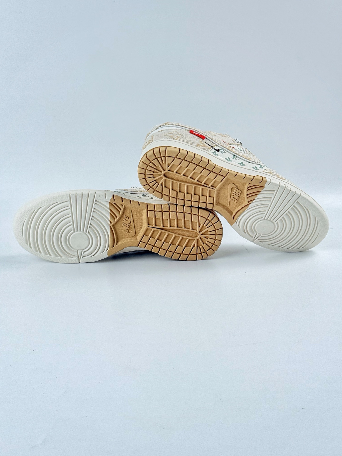 Nike SB Dunk Low x Louis Vuitton 黄白双小勾满天星 YX5066-352