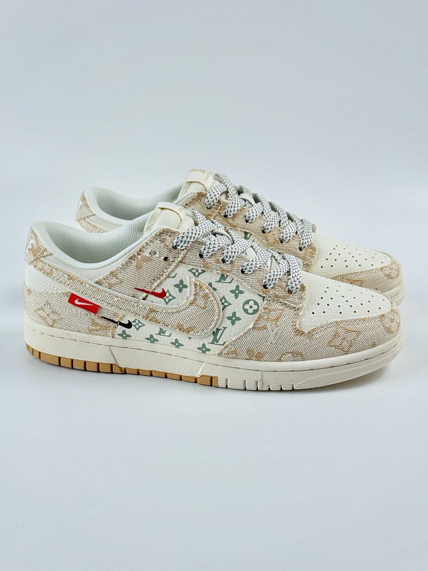 Nike SB Dunk Low x Louis Vuitton 黄白双小勾满天星 YX5066-352