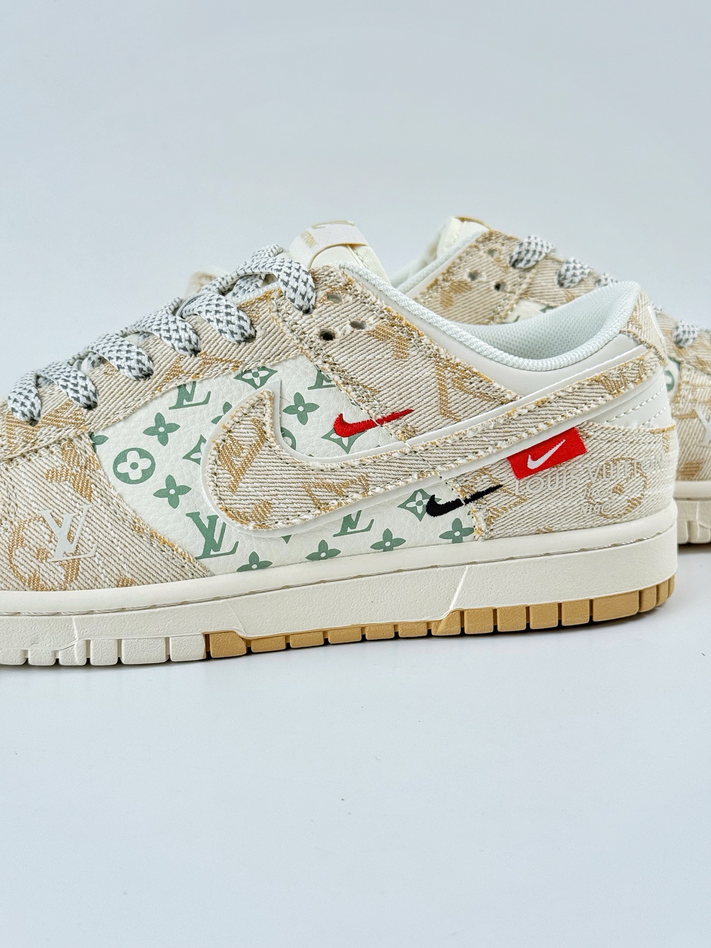 Nike SB Dunk Low x Louis Vuitton 黄白双小勾满天星 YX5066-352
