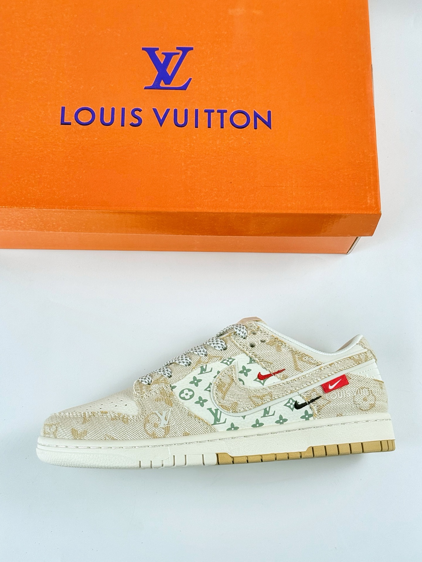 Nike SB Dunk Low x Louis Vuitton 黄白双小勾满天星 YX5066-352