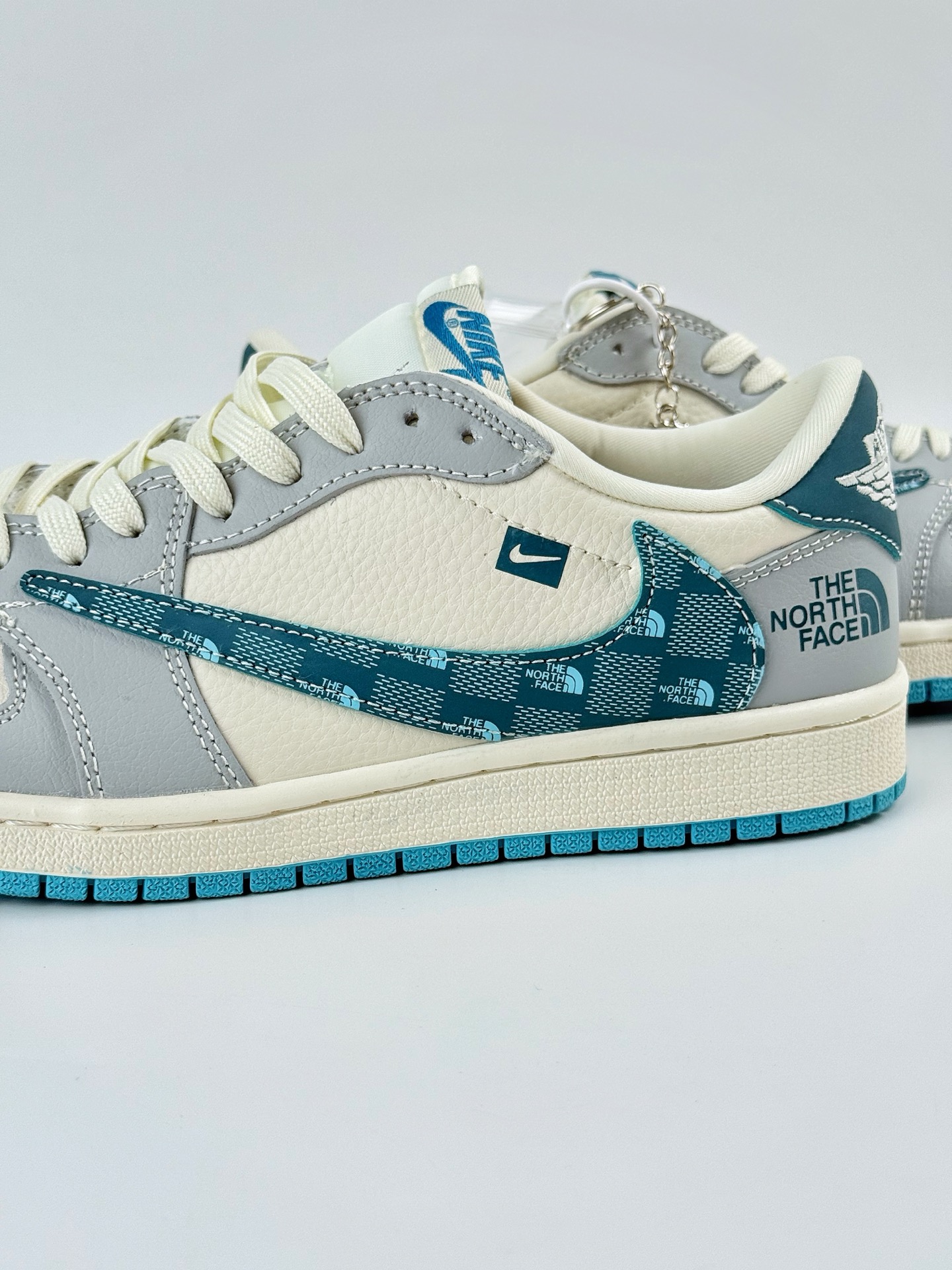 280 Travis Scott x Nike Air Jordan 1 Low x The North Face Air Jordan 1 Low 反转灰白小勾倒钩 LD2025-026