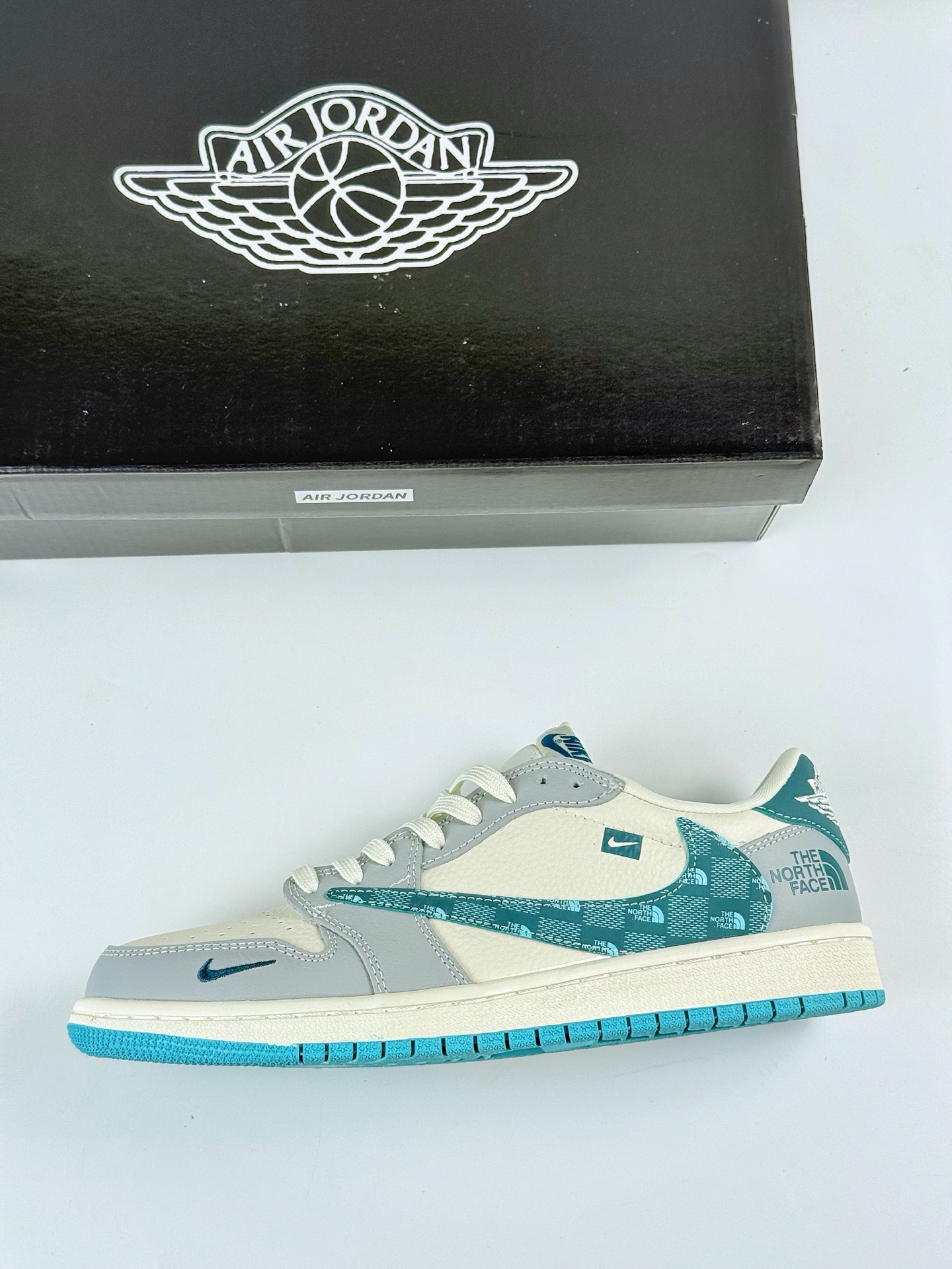 280 Travis Scott x Nike Air Jordan 1 Low x The North Face Air Jordan 1 Low 反转灰白小勾倒钩 LD2025-026