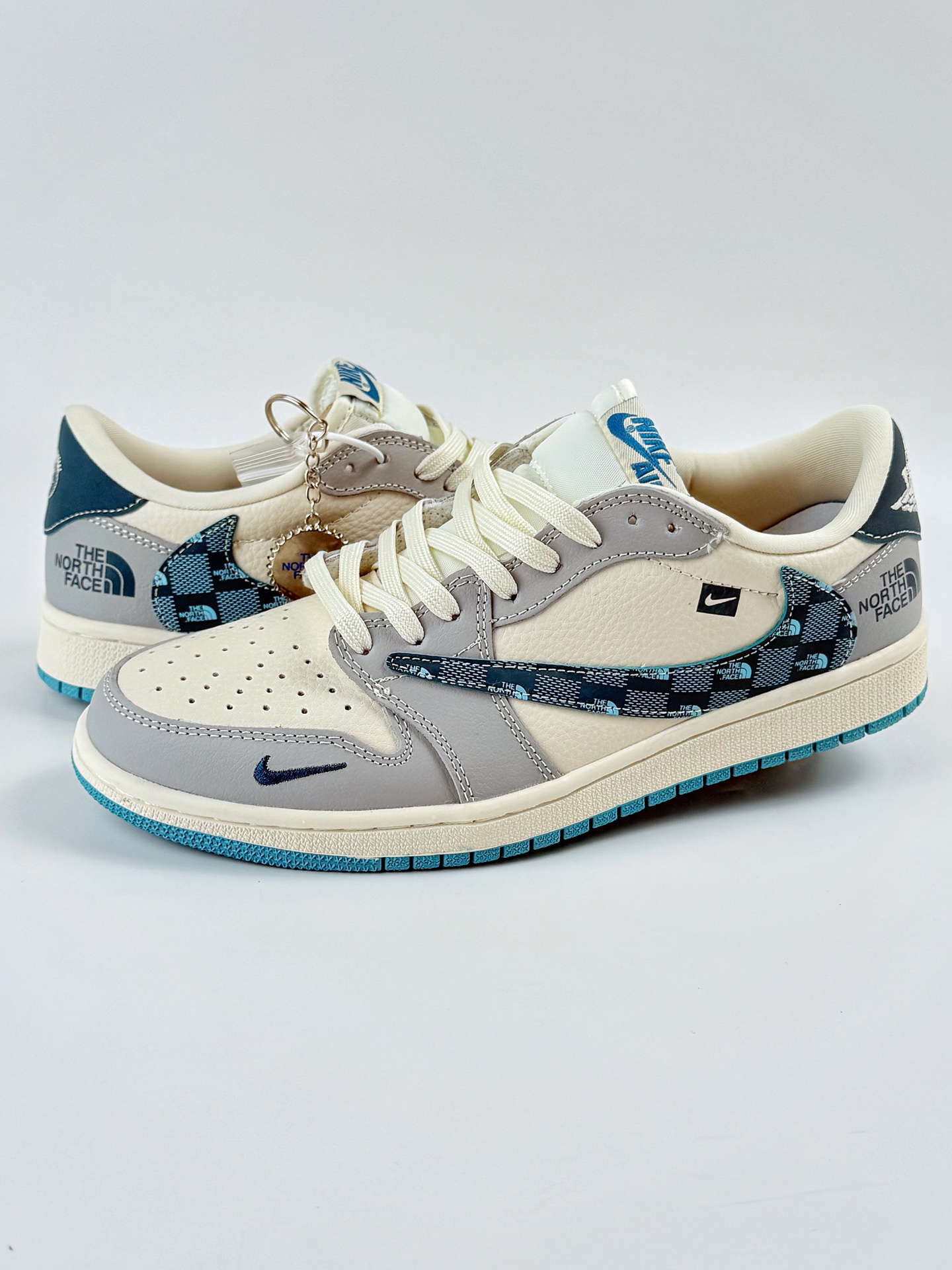 280 Travis Scott x Nike Air Jordan 1 Low x The North Face Air Jordan 1 Low 反转灰白小勾倒钩 LD2025-026