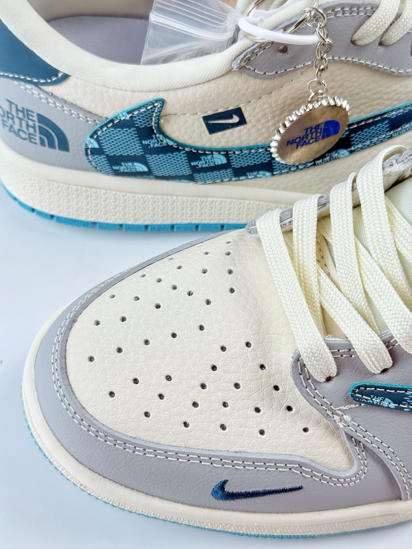 280 Travis Scott x Nike Air Jordan 1 Low x The North Face Air Jordan 1 Low 反转灰白小勾倒钩 LD2025-026