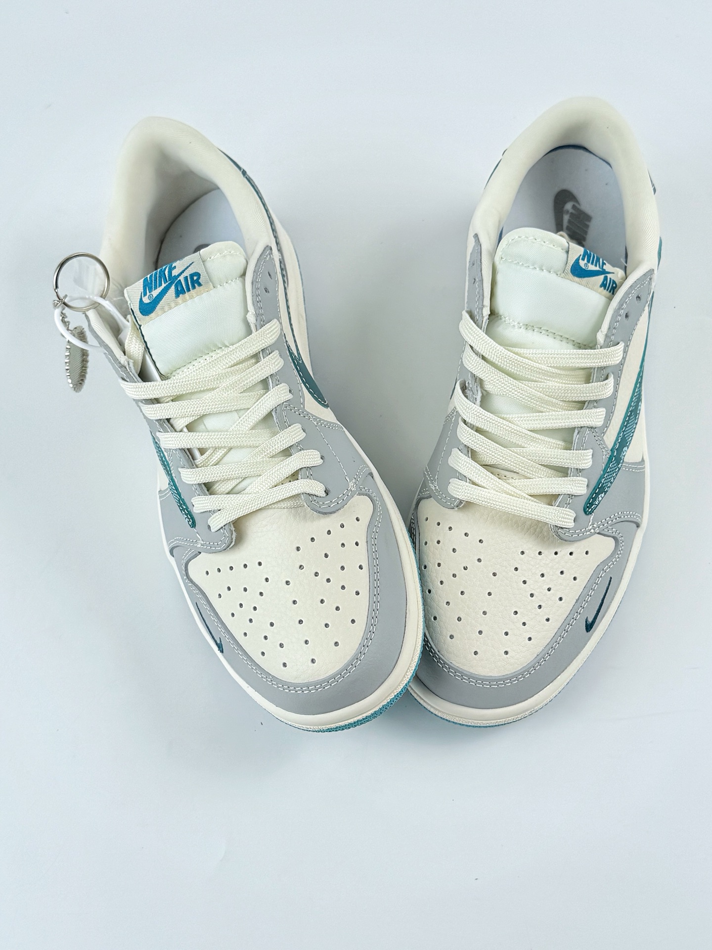 280 Travis Scott x Nike Air Jordan 1 Low x The North Face Air Jordan 1 Low 反转灰白小勾倒钩 LD2025-026
