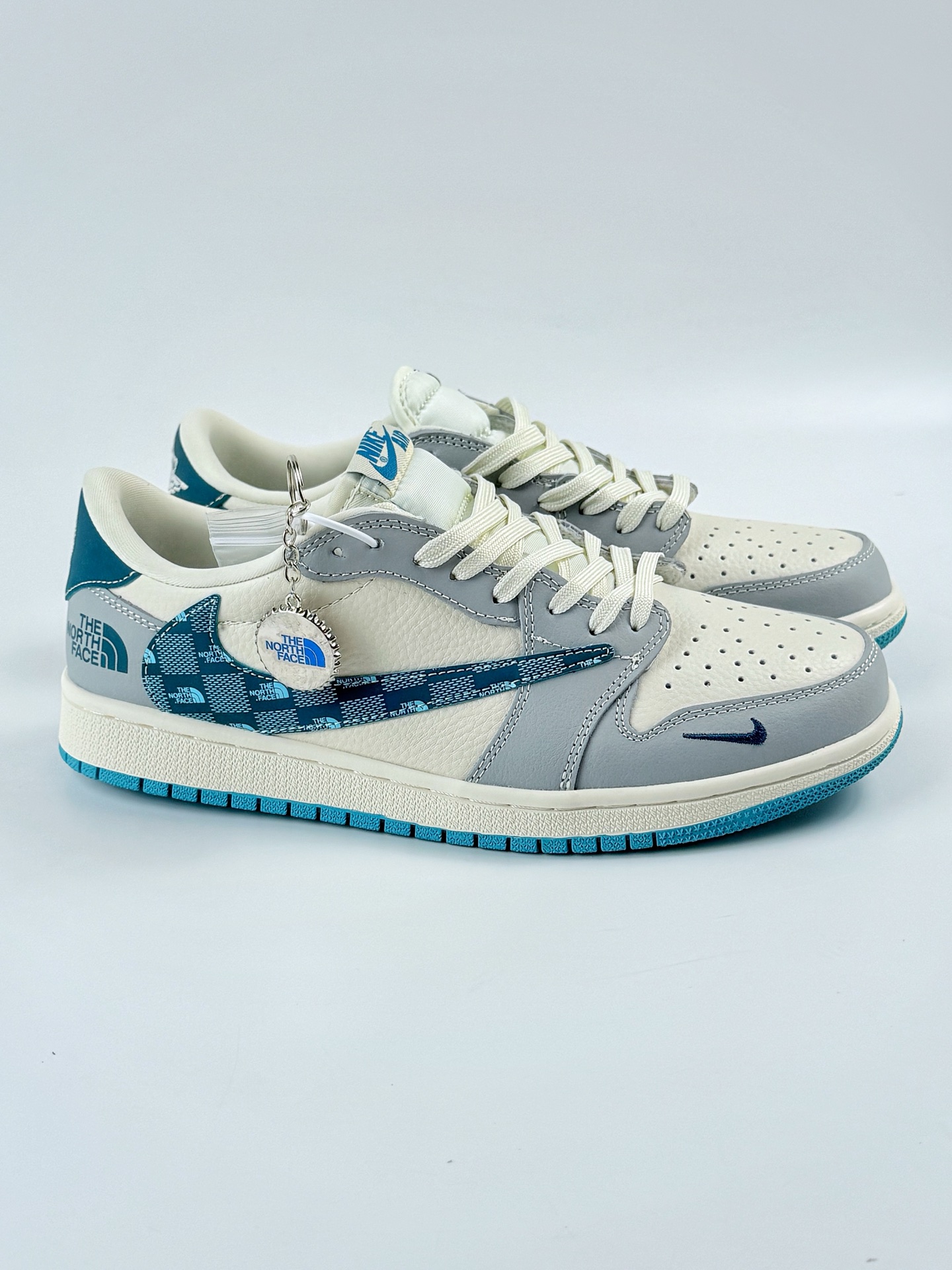 280 Travis Scott x Nike Air Jordan 1 Low x The North Face Air Jordan 1 Low 反转灰白小勾倒钩 LD2025-026