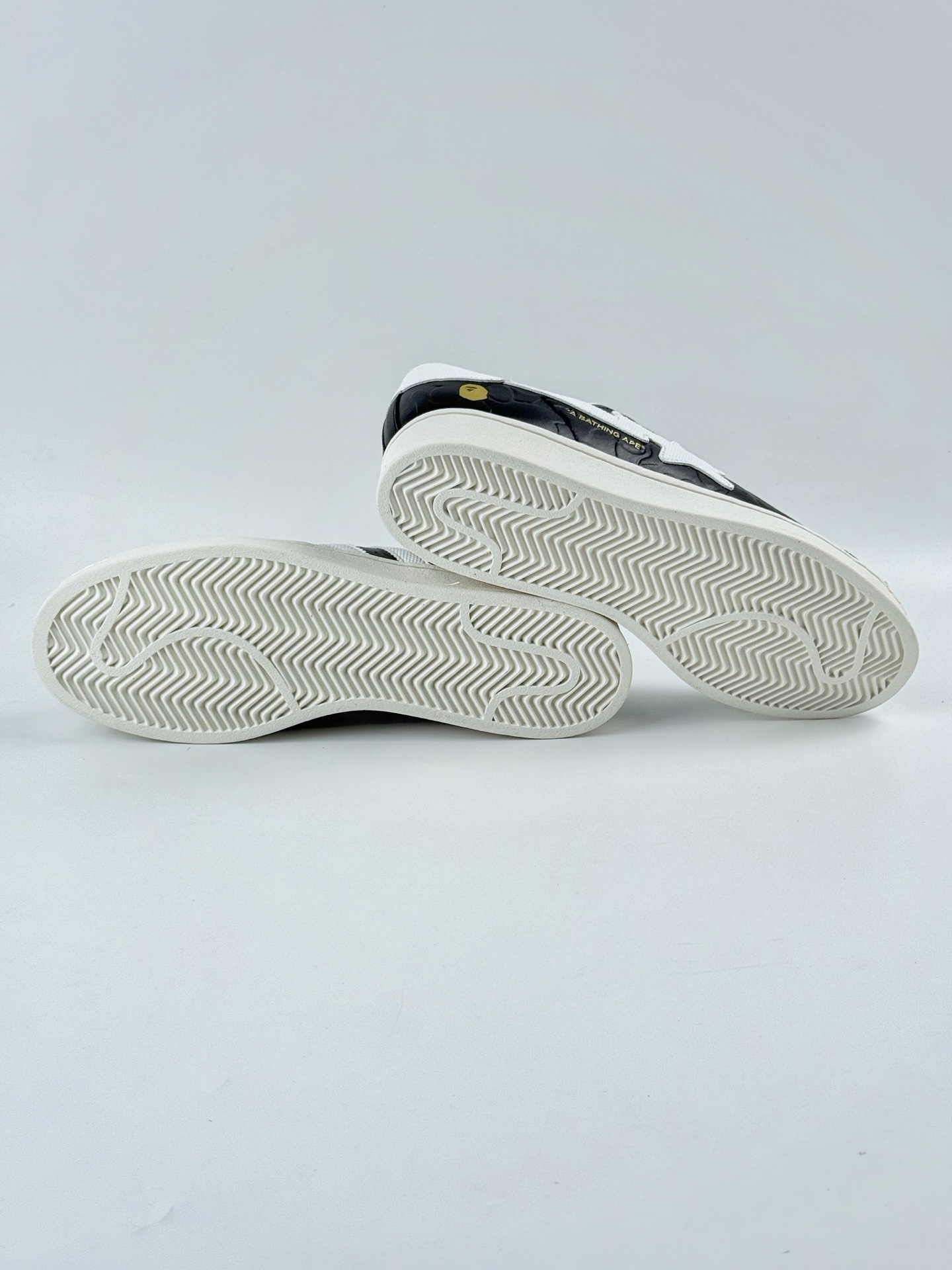 SSTR V BAPE BAPE x adidas Originals 联名系列 贝壳头联名 JQ3666