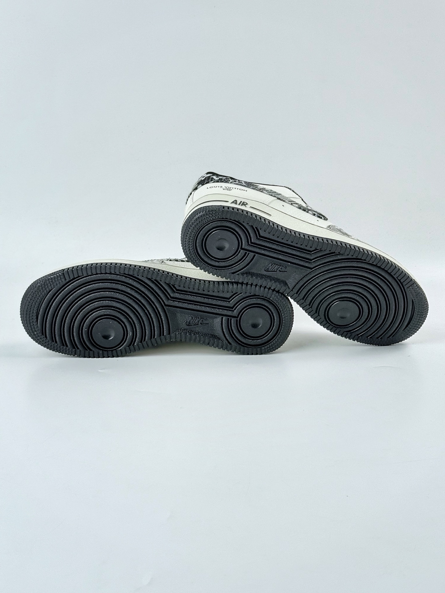Nike Air Force 1 Low 07 x Louis Vuitton 黑白 SC9207-539