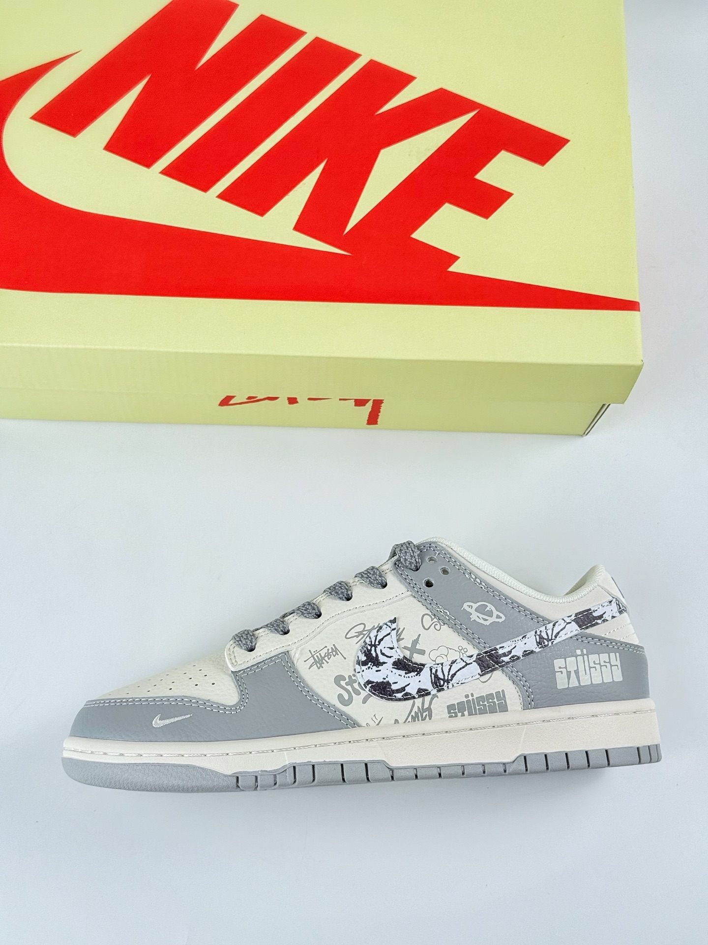 Nike SB Dunk Low x Stussy 灰白小勾满天星 XS6089-588