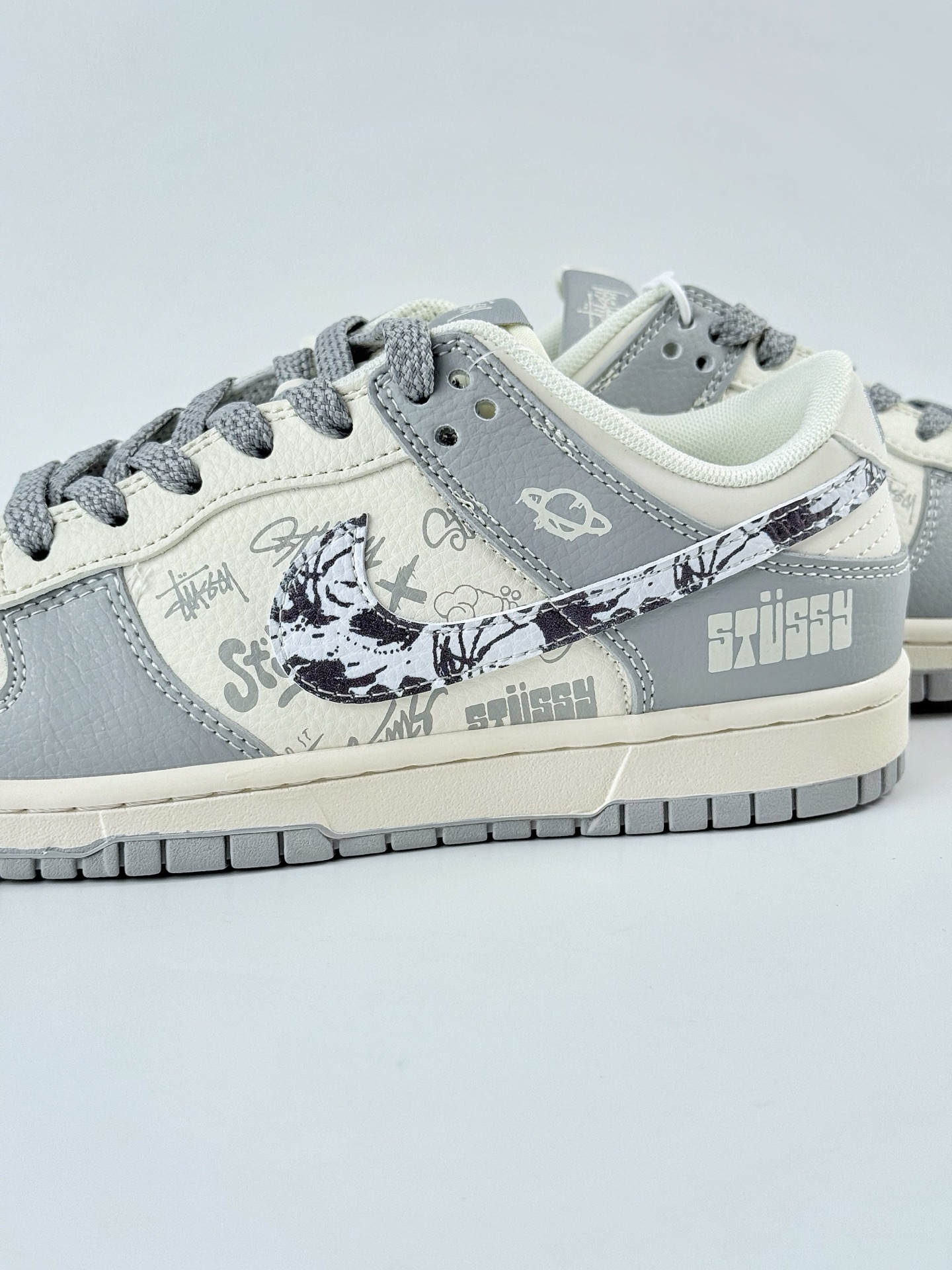 Nike SB Dunk Low x Stussy 灰白小勾满天星 XS6089-588