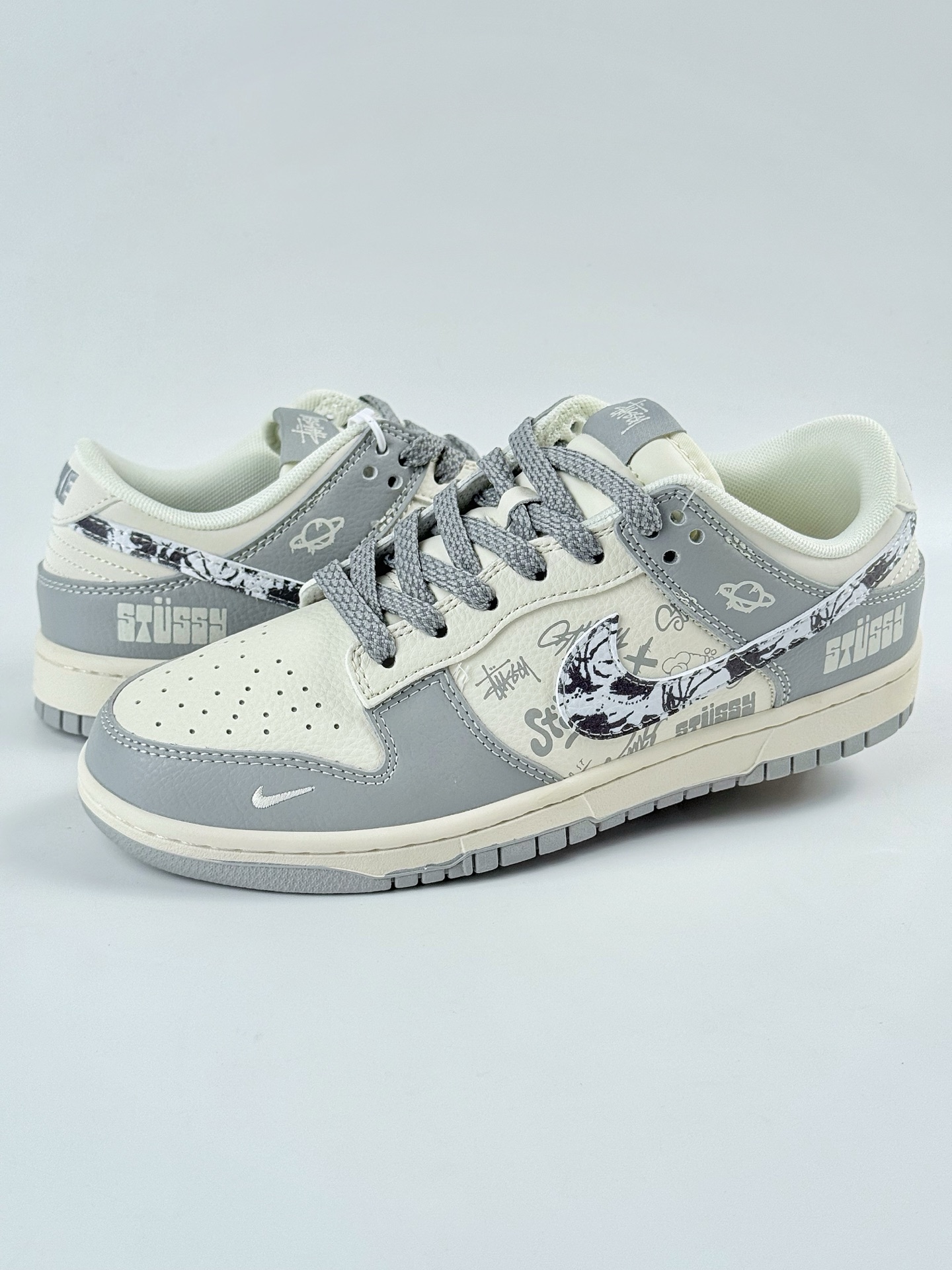 Nike SB Dunk Low x Stussy 灰白小勾满天星 XS6089-588