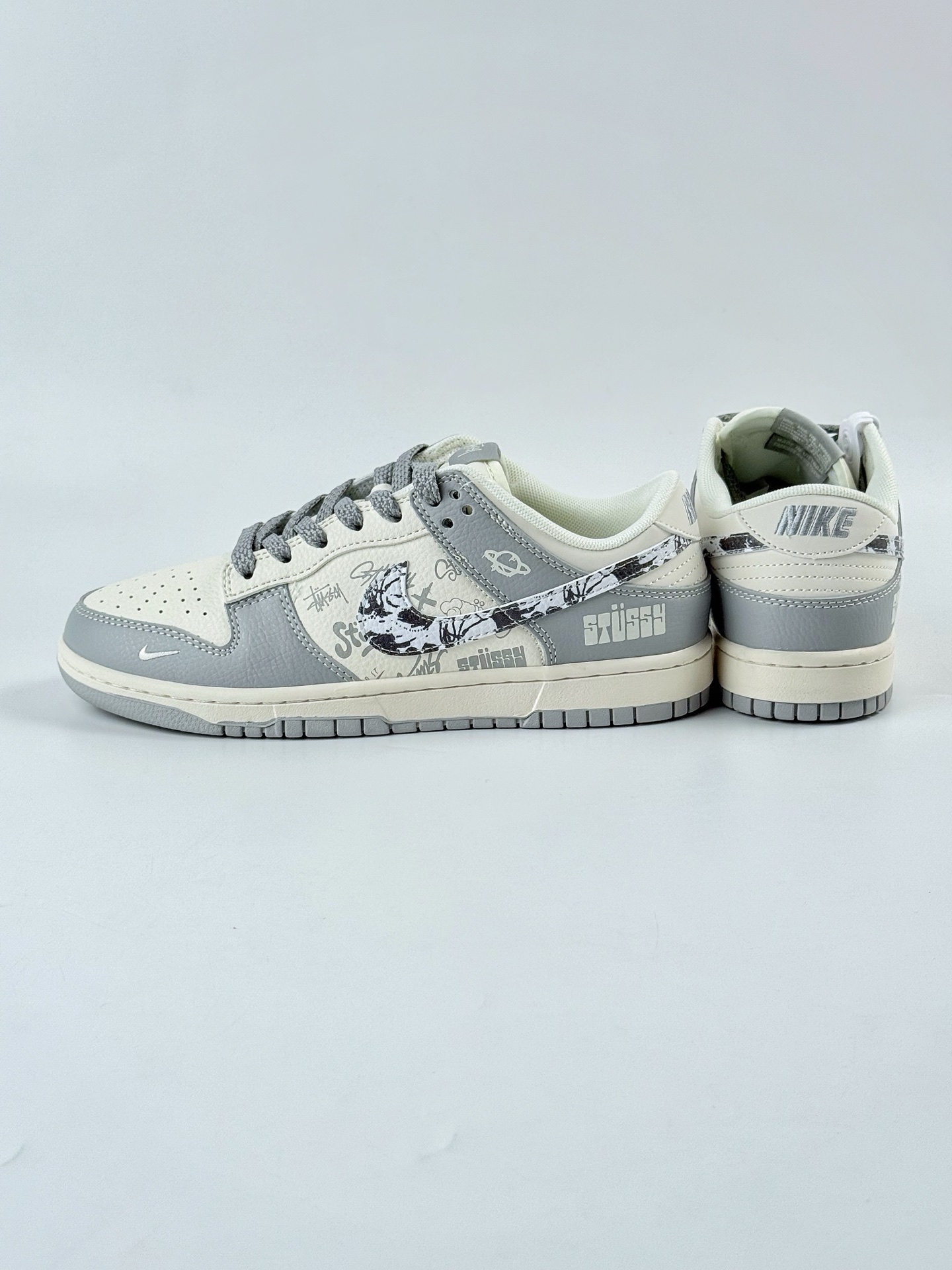 Nike SB Dunk Low x Stussy 灰白小勾满天星 XS6089-588