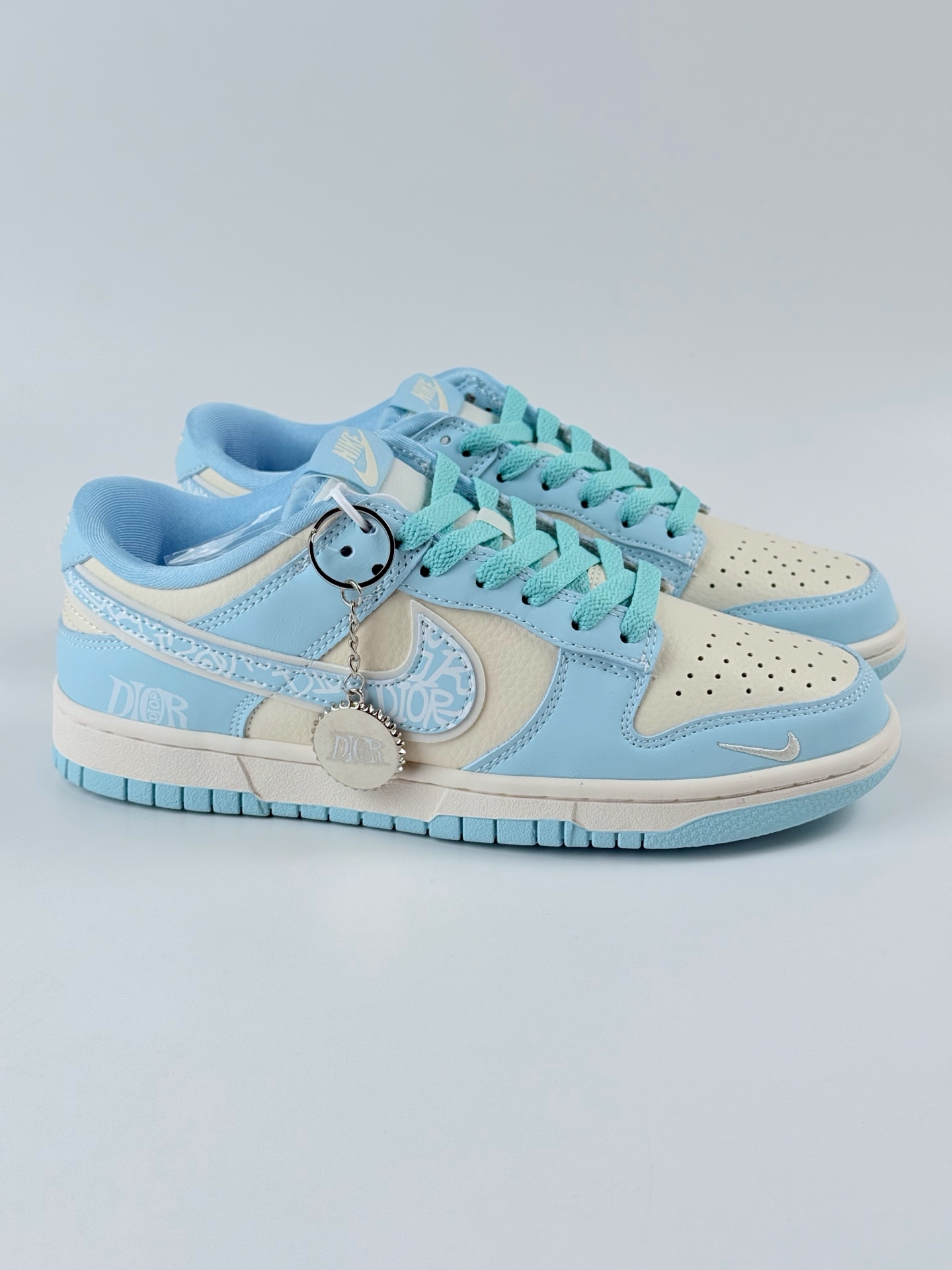 Nike SB Dunk Low x DIOR 蓝白小勾 KK1333-037