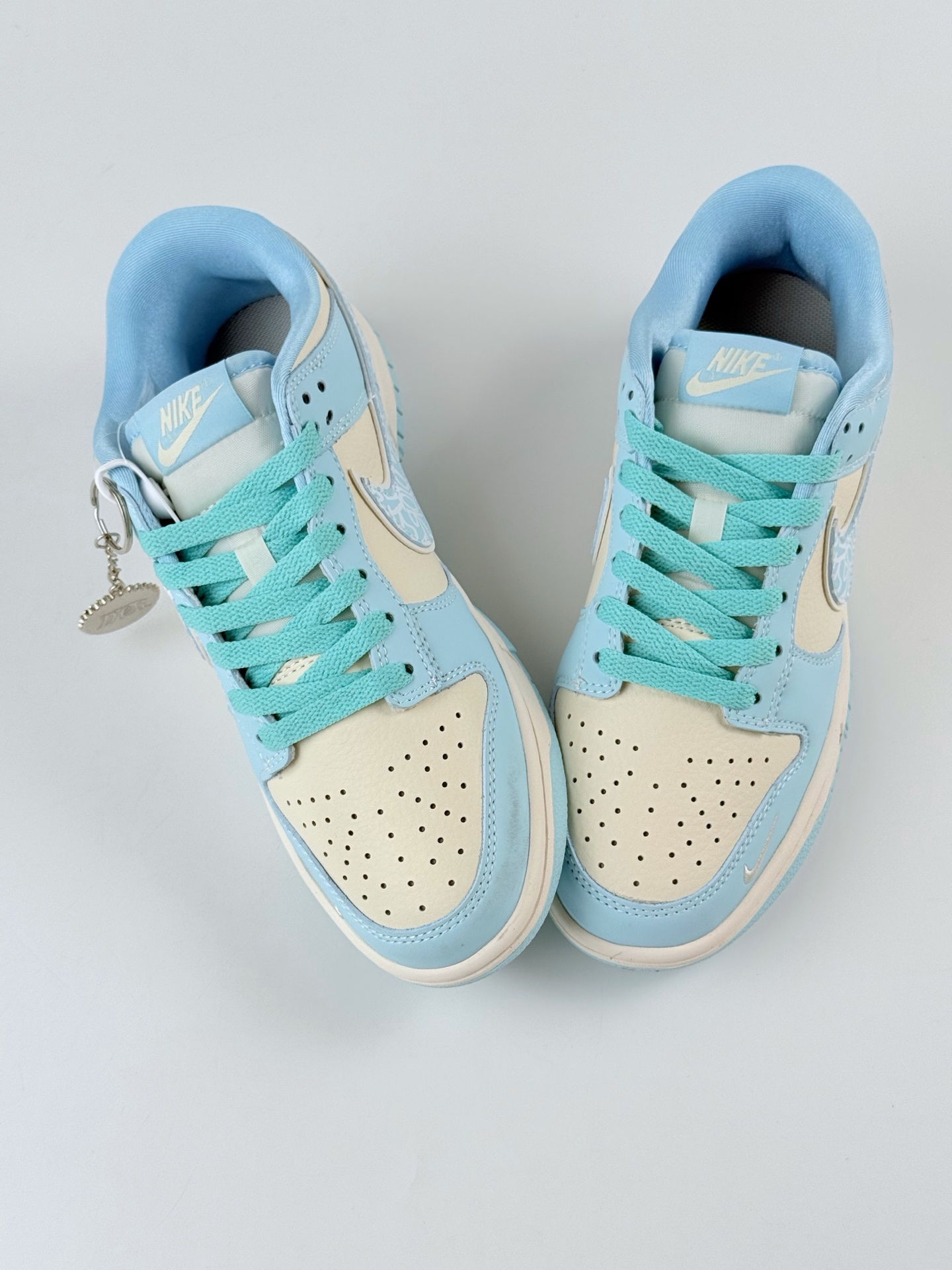 Nike SB Dunk Low x DIOR 蓝白小勾 KK1333-037