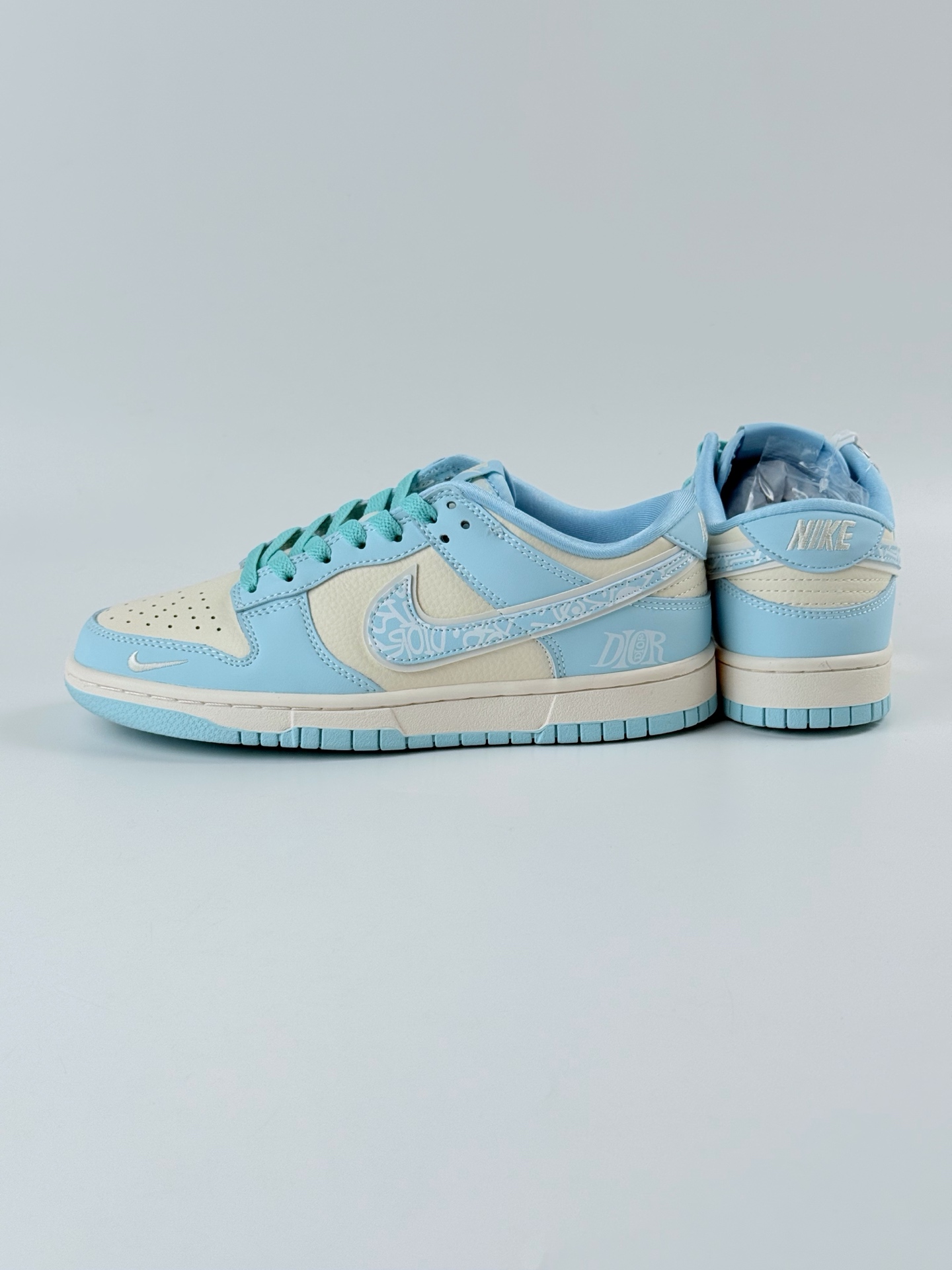 Nike SB Dunk Low x DIOR 蓝白小勾 KK1333-037