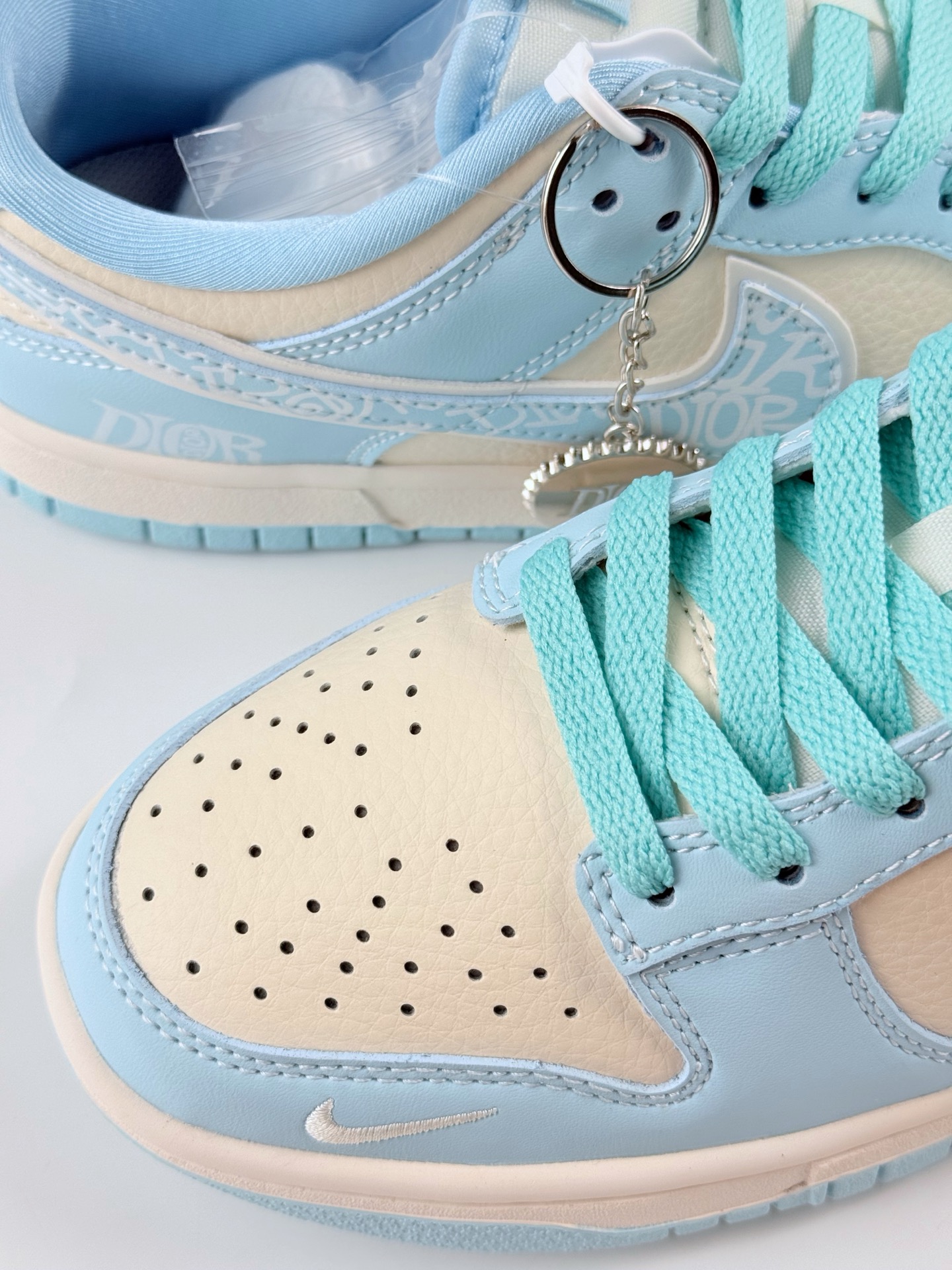 Nike SB Dunk Low x DIOR 蓝白小勾 KK1333-037