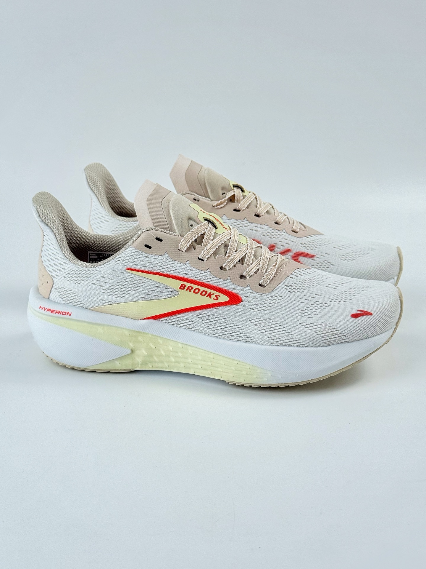 Brooks Hyperion Max 2 布鲁克斯 烈风2系列低帮透气缓震支撑休闲运动慢跑鞋 120421 1B 173
