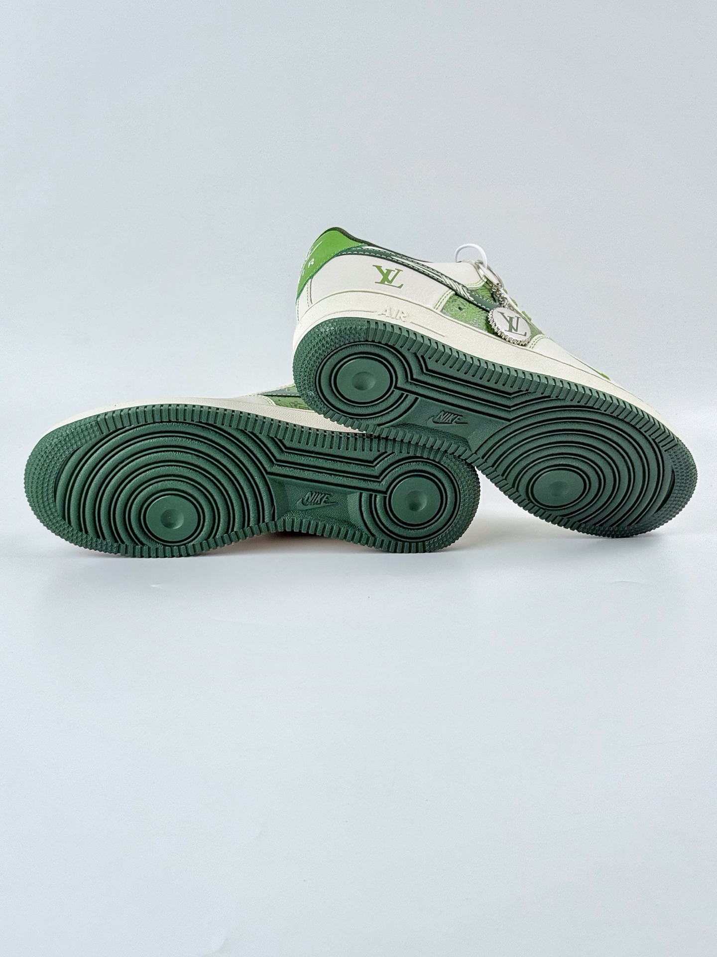 260 Nike Air Force 1 Low 07 x Louis Vuitton 白绿小钩 KK1988-086