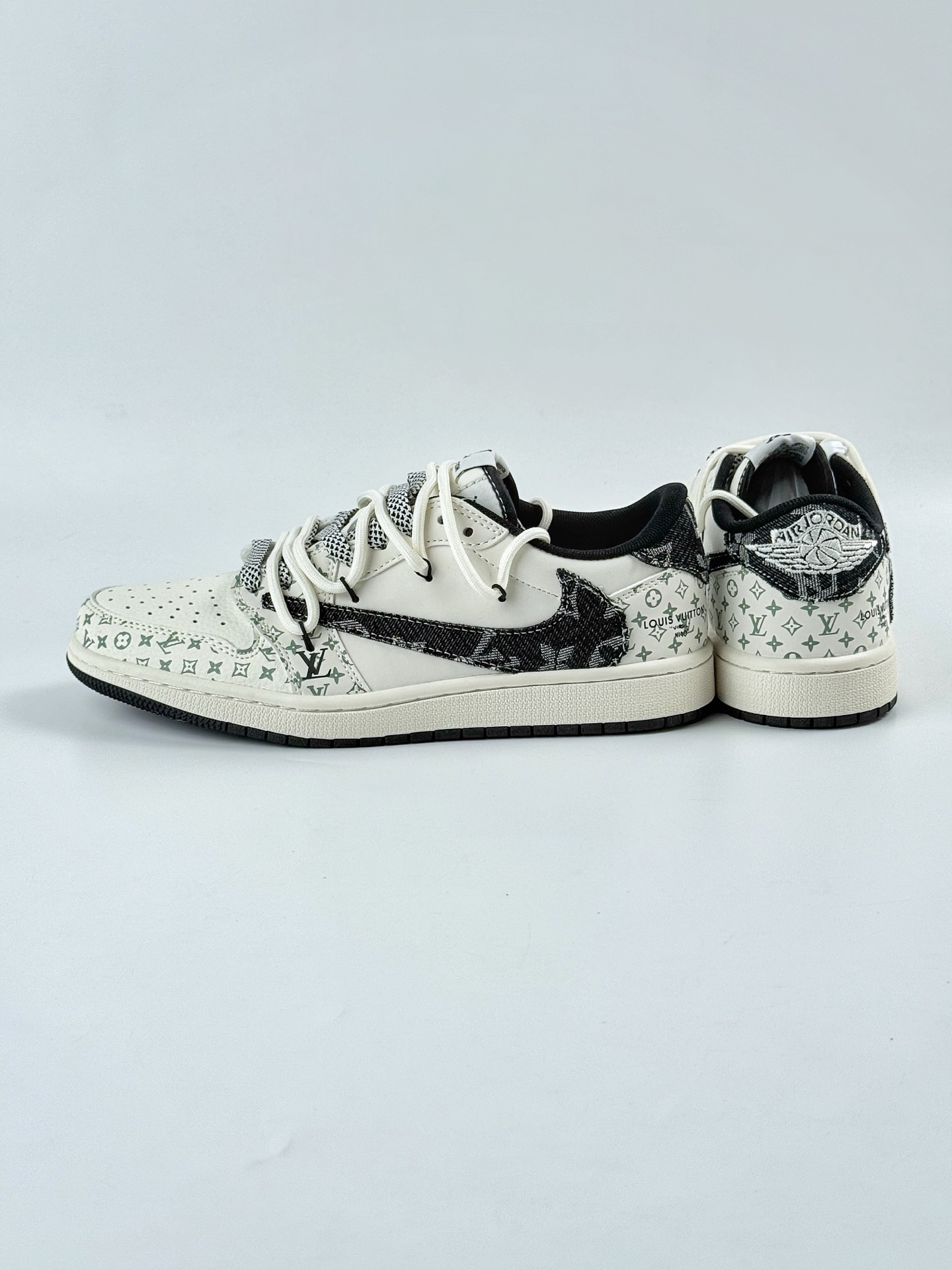 Travis Scott x Nike Air Jordan 1 Low x Louis Vuitton Air Jordan 1 Low 反转白黑满天星倒钩 YX5066-325