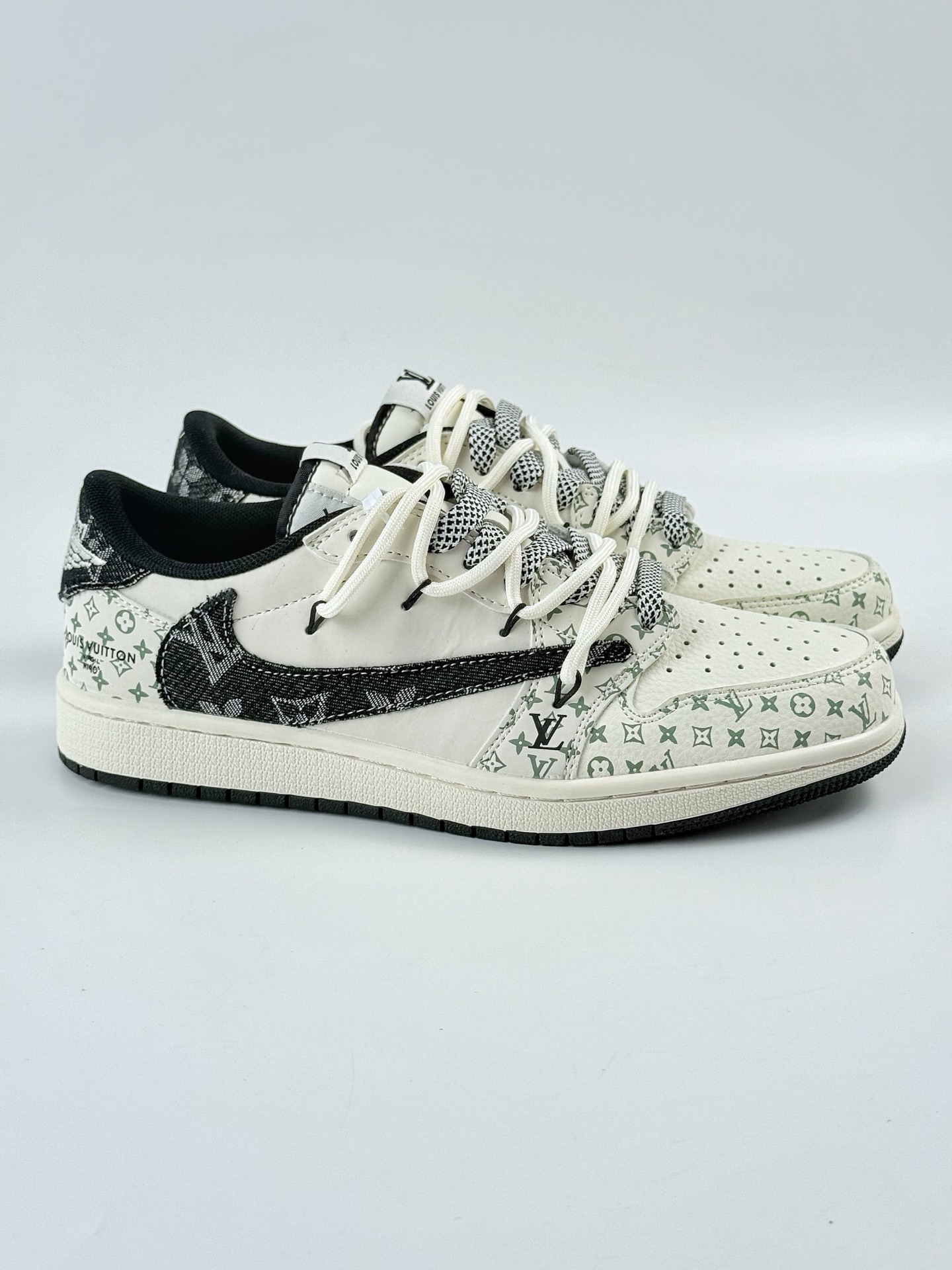 Travis Scott x Nike Air Jordan 1 Low x Louis Vuitton Air Jordan 1 Low 反转白黑满天星倒钩 YX5066-325