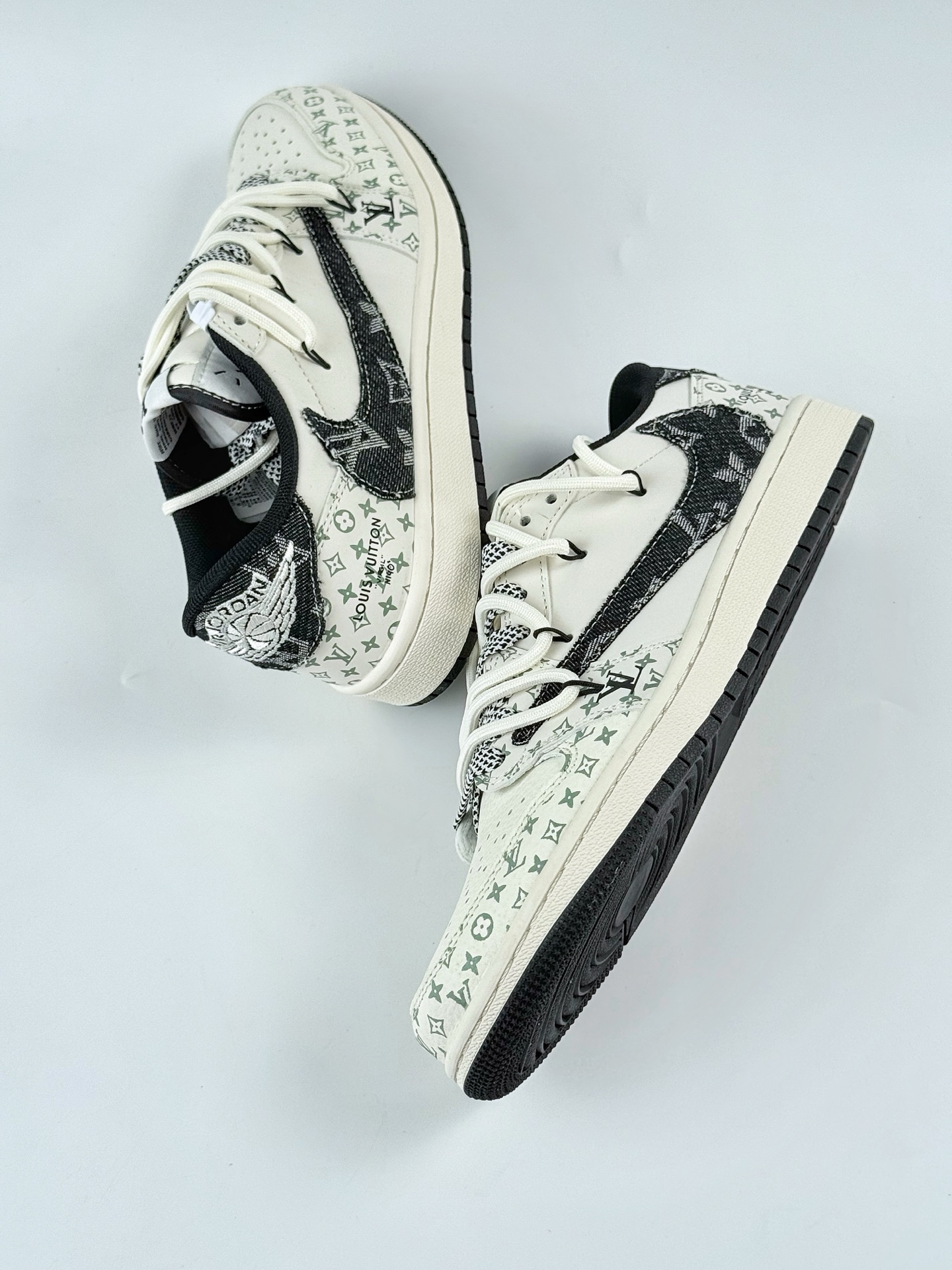 Travis Scott x Nike Air Jordan 1 Low x Louis Vuitton Air Jordan 1 Low 反转白黑满天星倒钩 YX5066-325