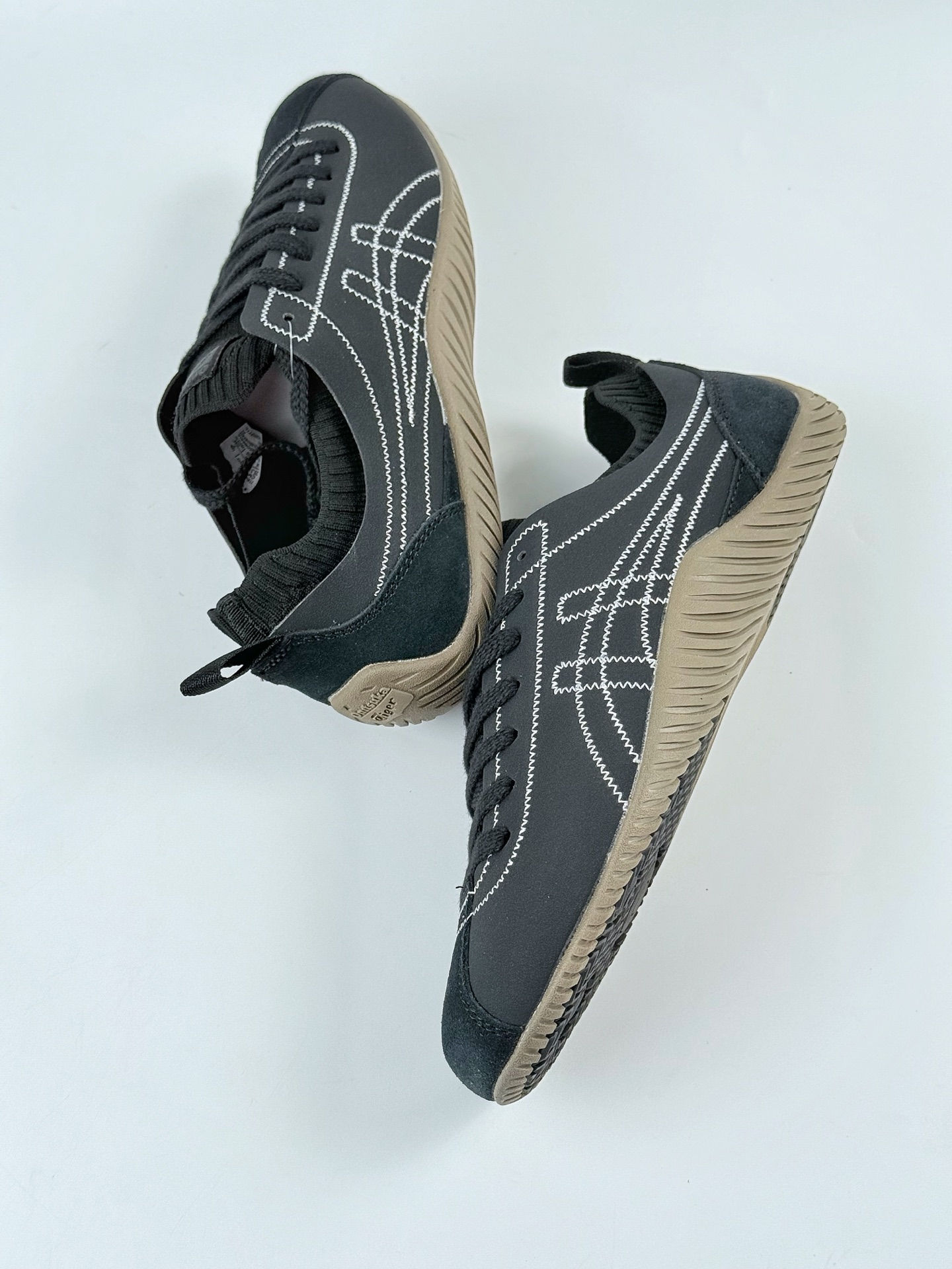 Onitsuka Tiger鬼塚虎SCLAW 绒面革织物 舒适运动休闲鞋 1183B969-001