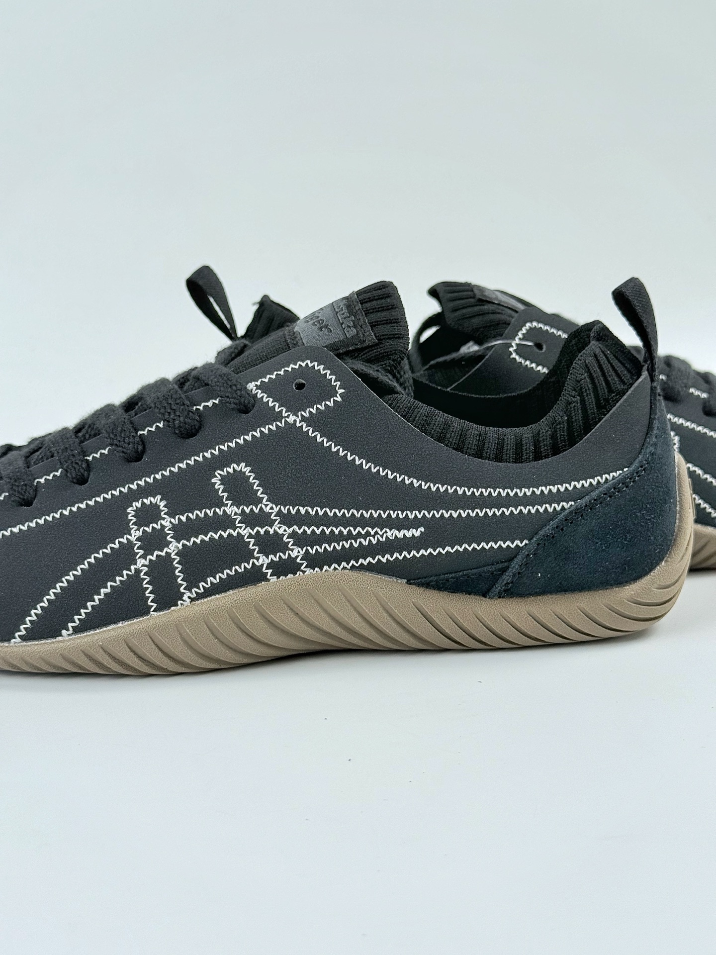 Onitsuka Tiger鬼塚虎SCLAW 绒面革织物 舒适运动休闲鞋 1183B969-001