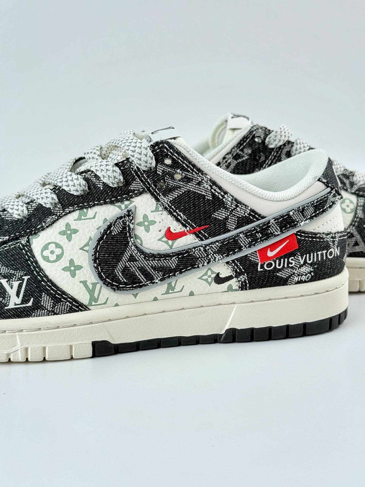 Nike SB Dunk Low x Louis Vuitton 黑白双小勾满天星 YX5066-351