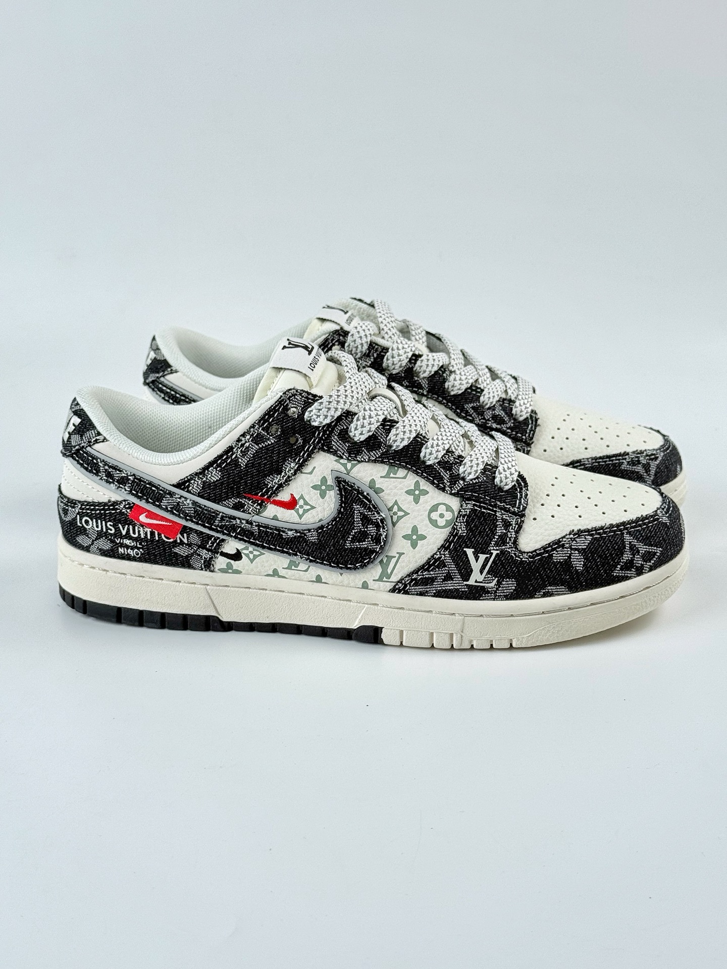 Nike SB Dunk Low x Louis Vuitton 黑白双小勾满天星 YX5066-351